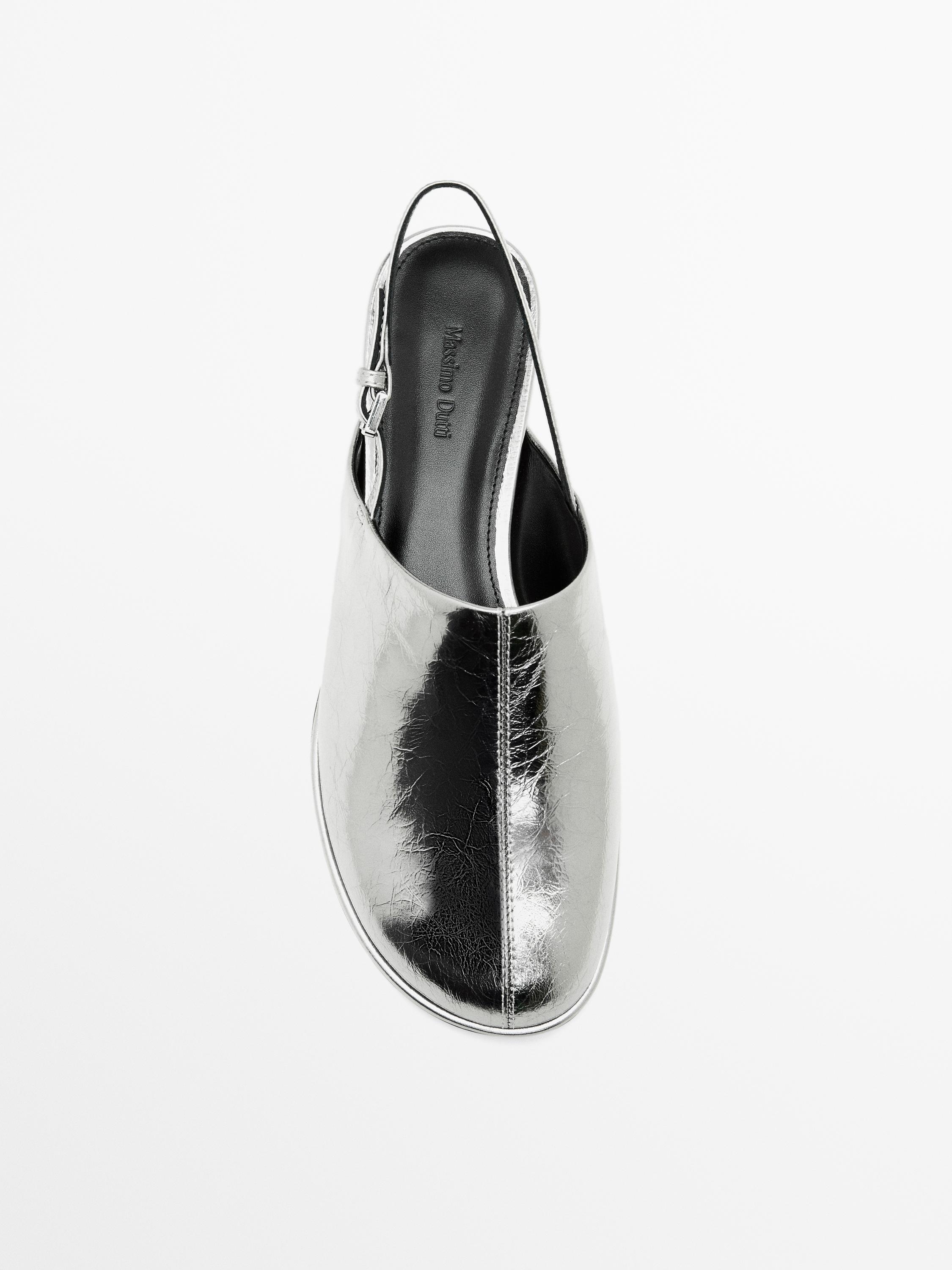Metallic flat shoes