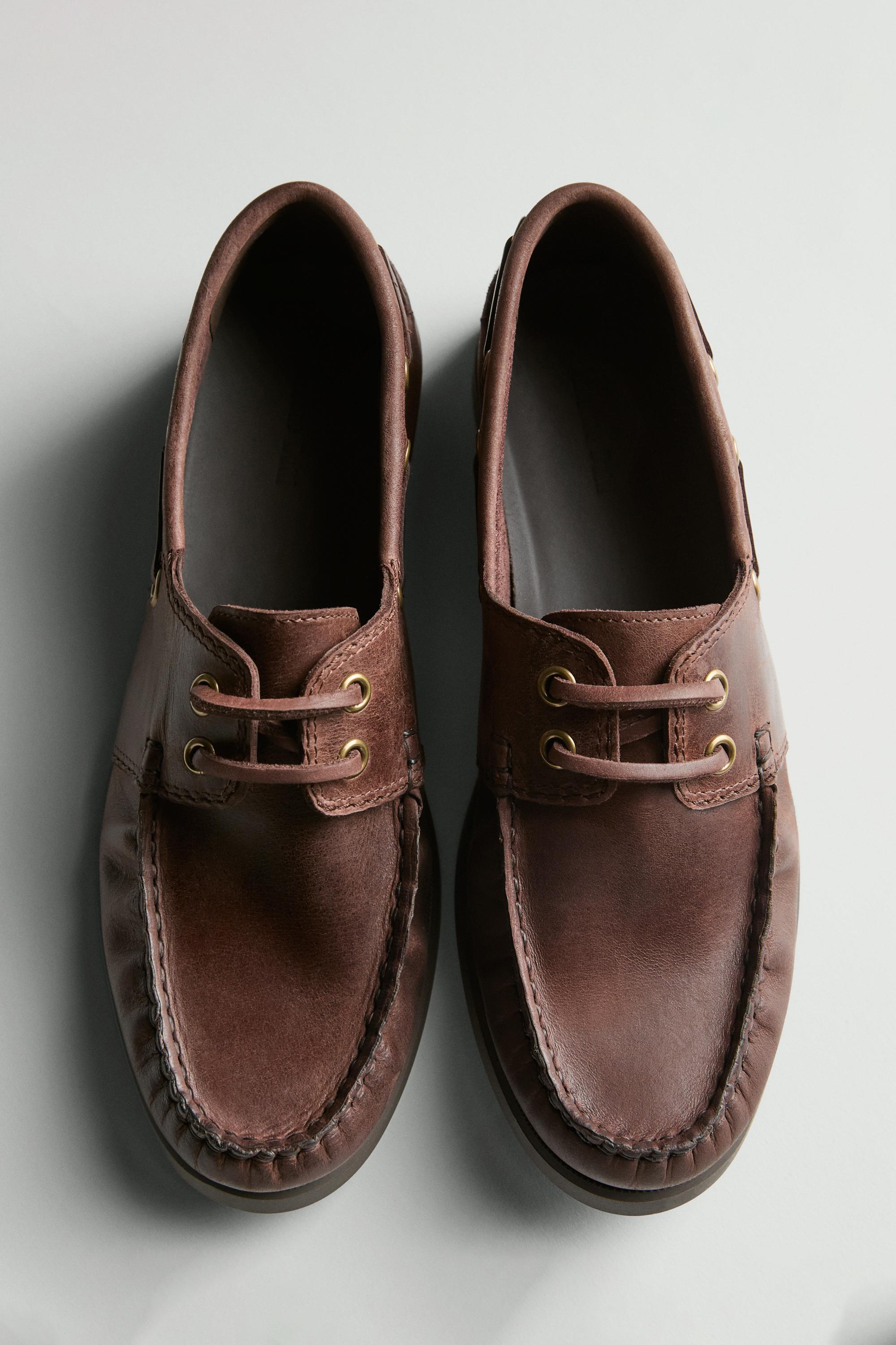 Oiled leather deck shoes
