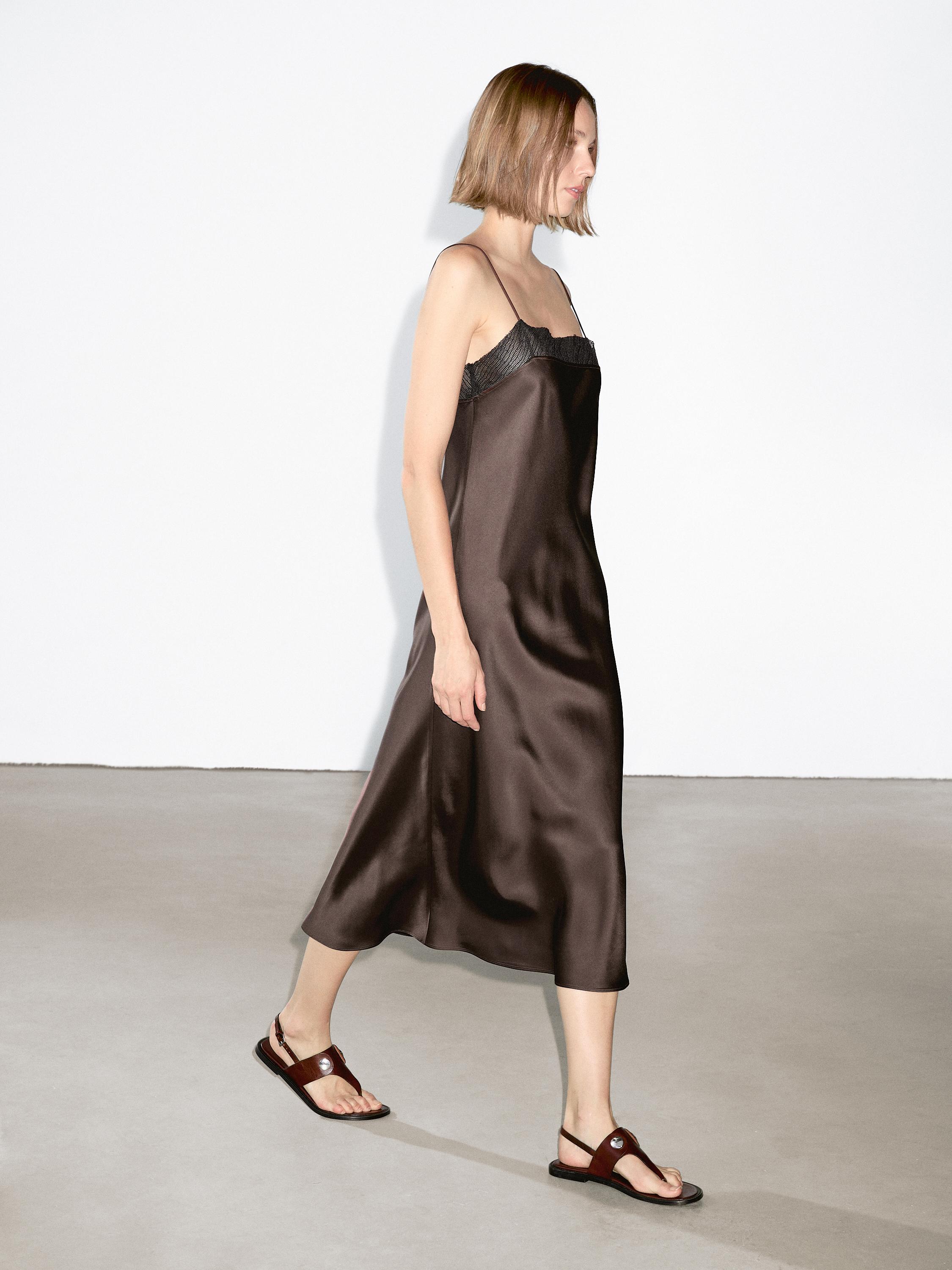 Vestido midi fluido com pormenor de renda