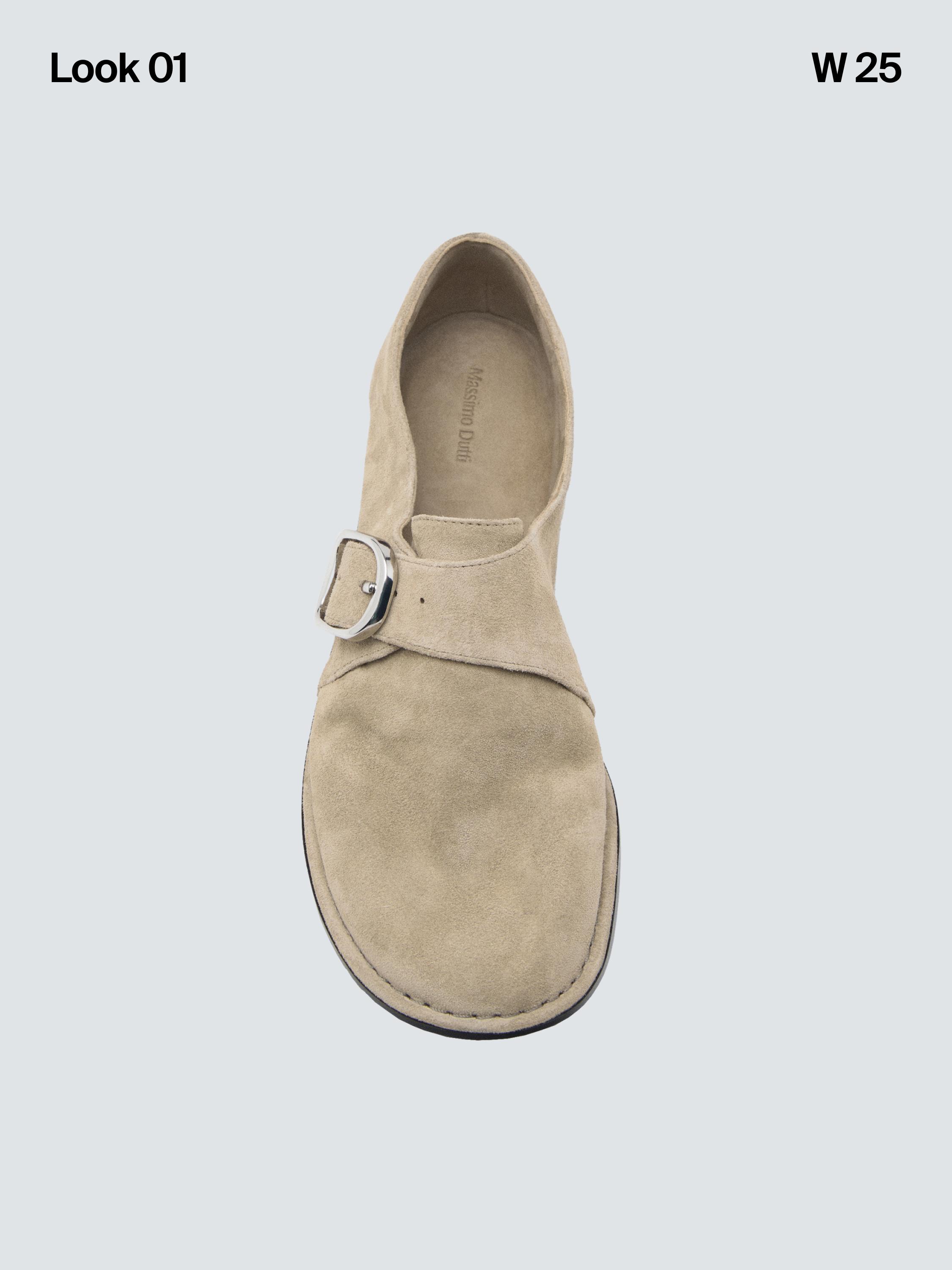 Soft loafers with buckle