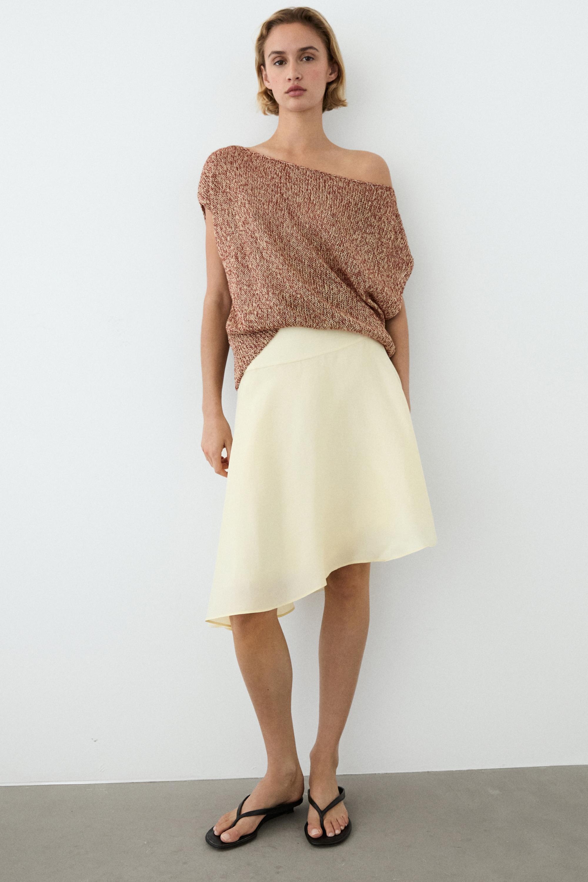 Cotton blend knit top with ribbed hem — RUSSET