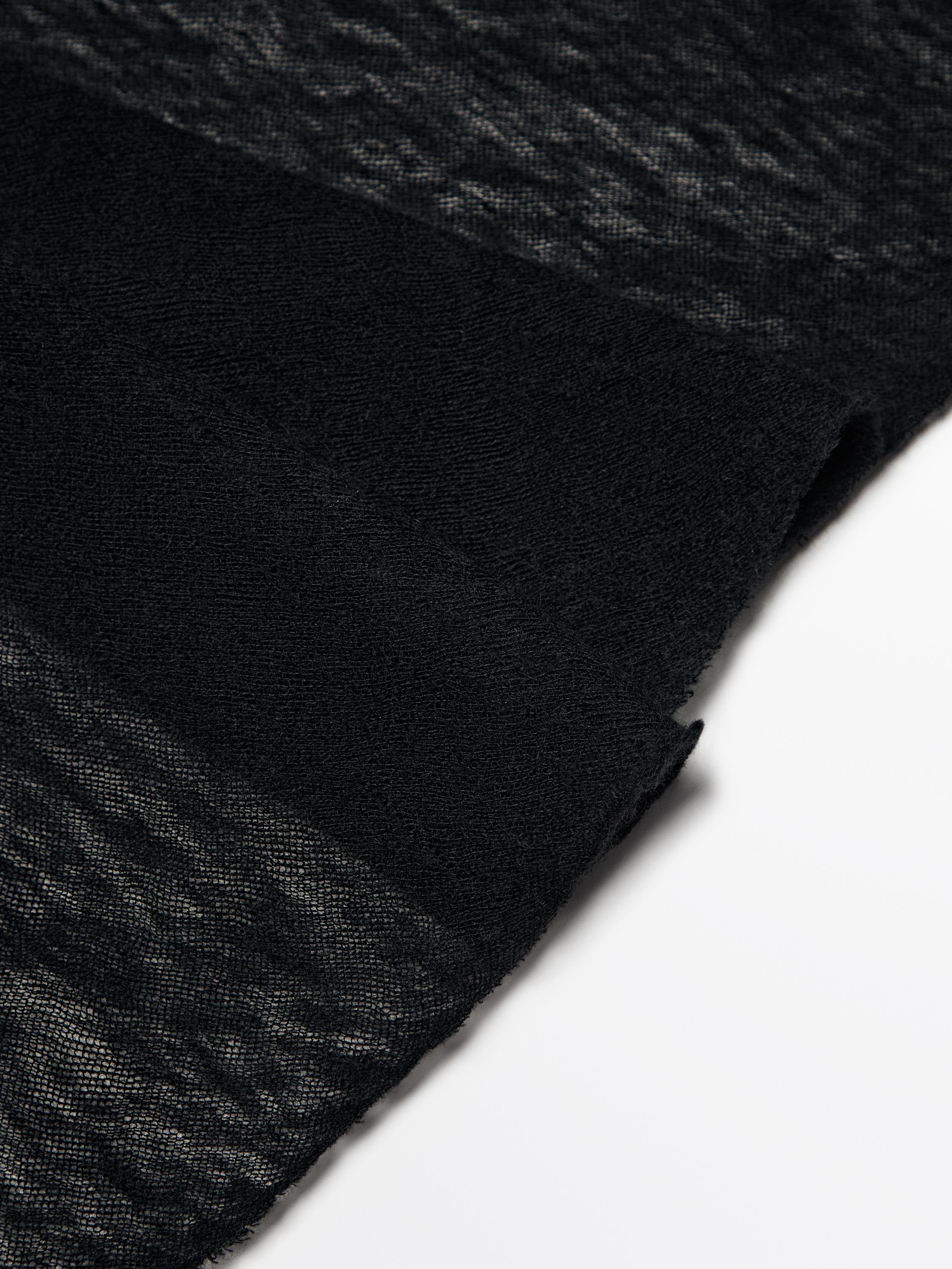 100% cashmere scarf with melange detail