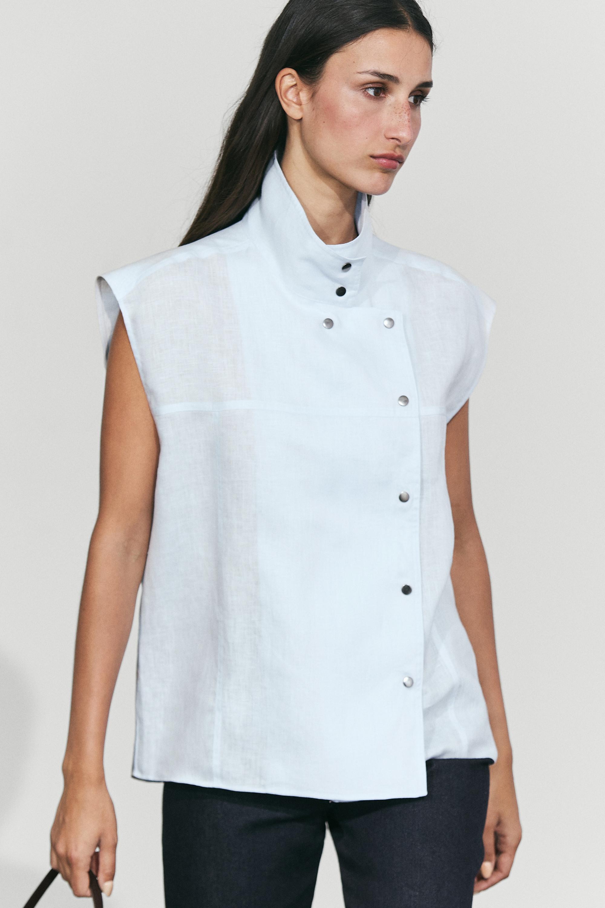 100% linen fine button-down top — Light blue
