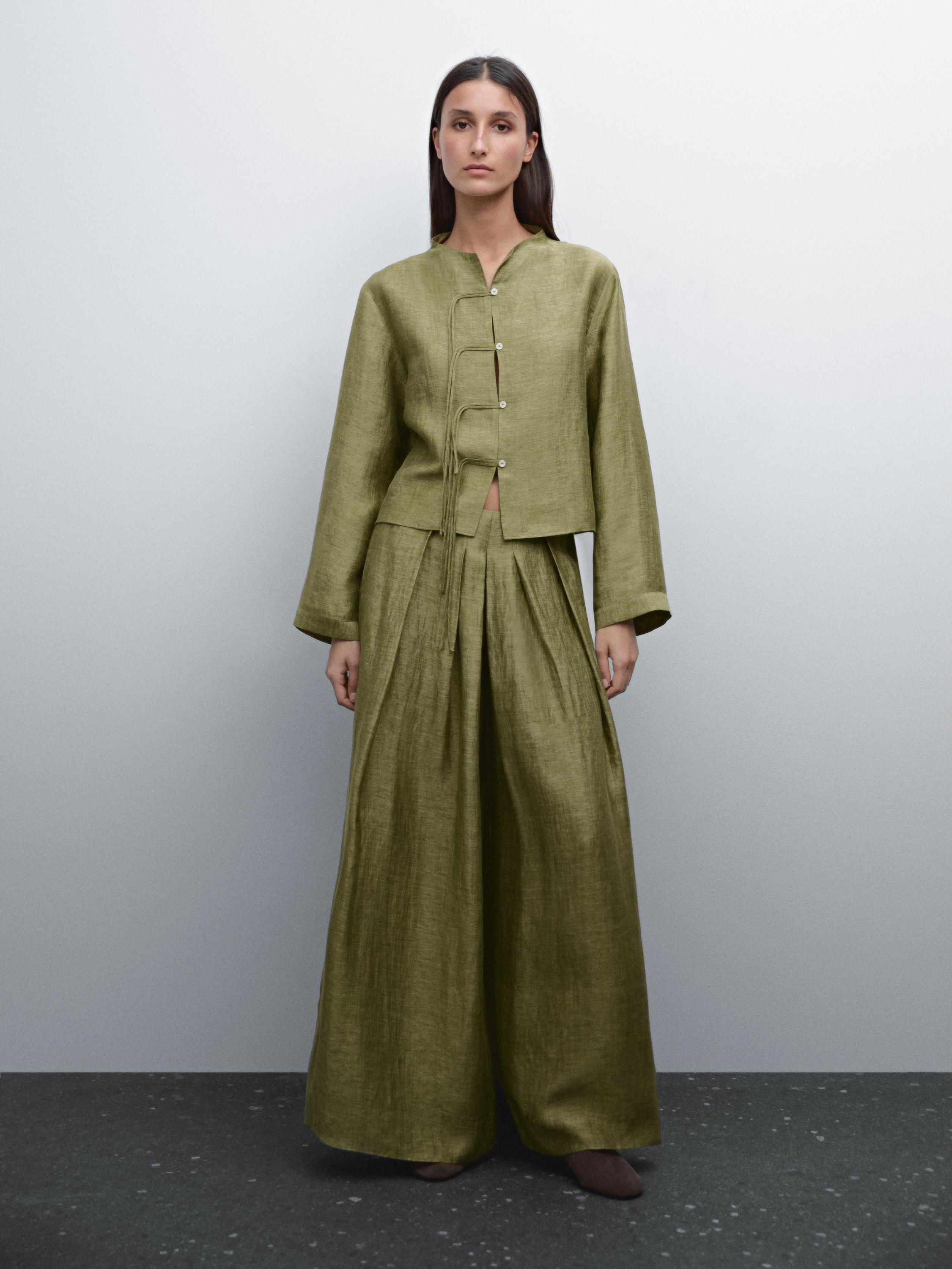 Flowing wide-leg trousers with pleats