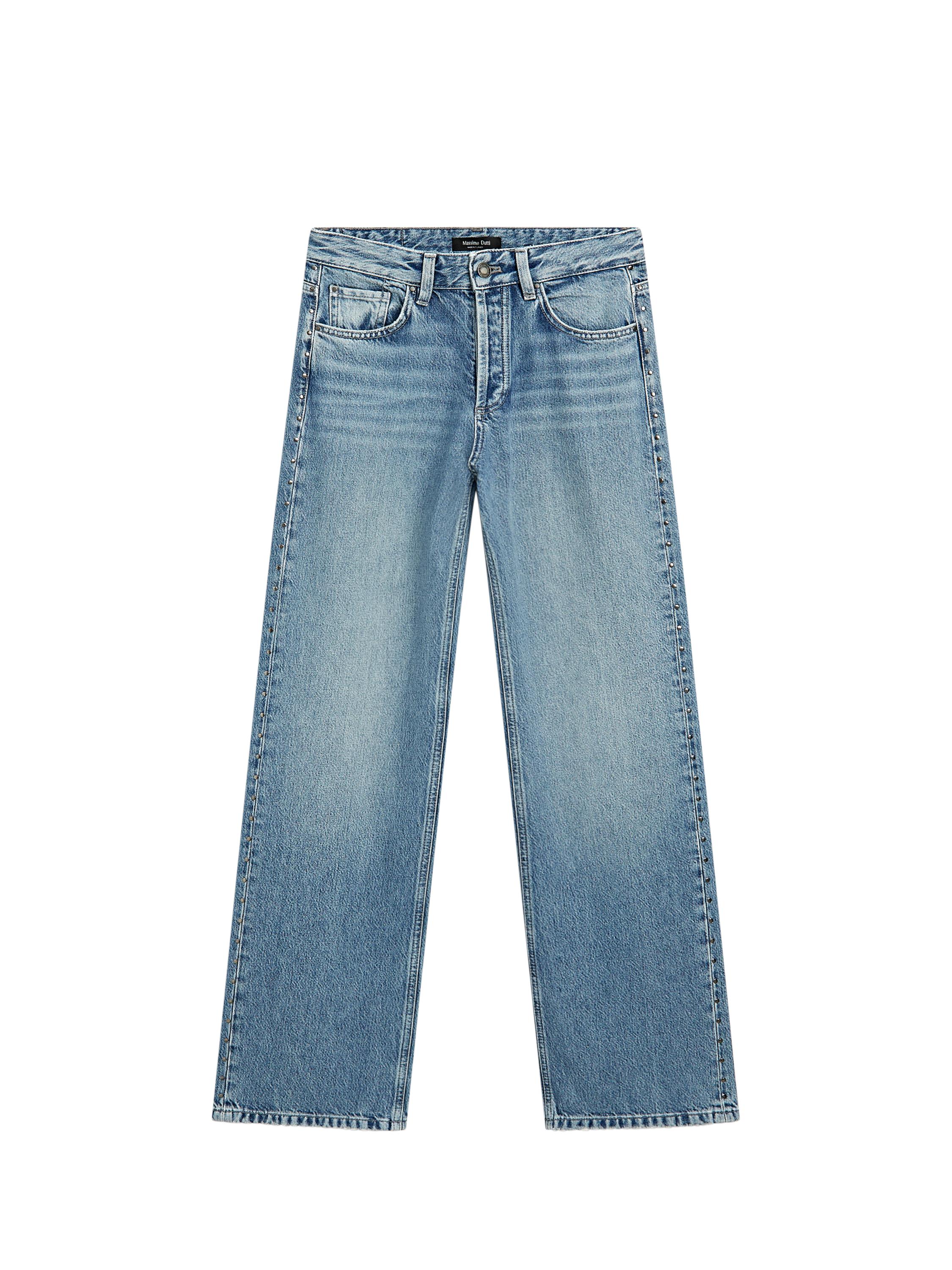 Jeans med vide ben og mellomhøyt liv og nagler