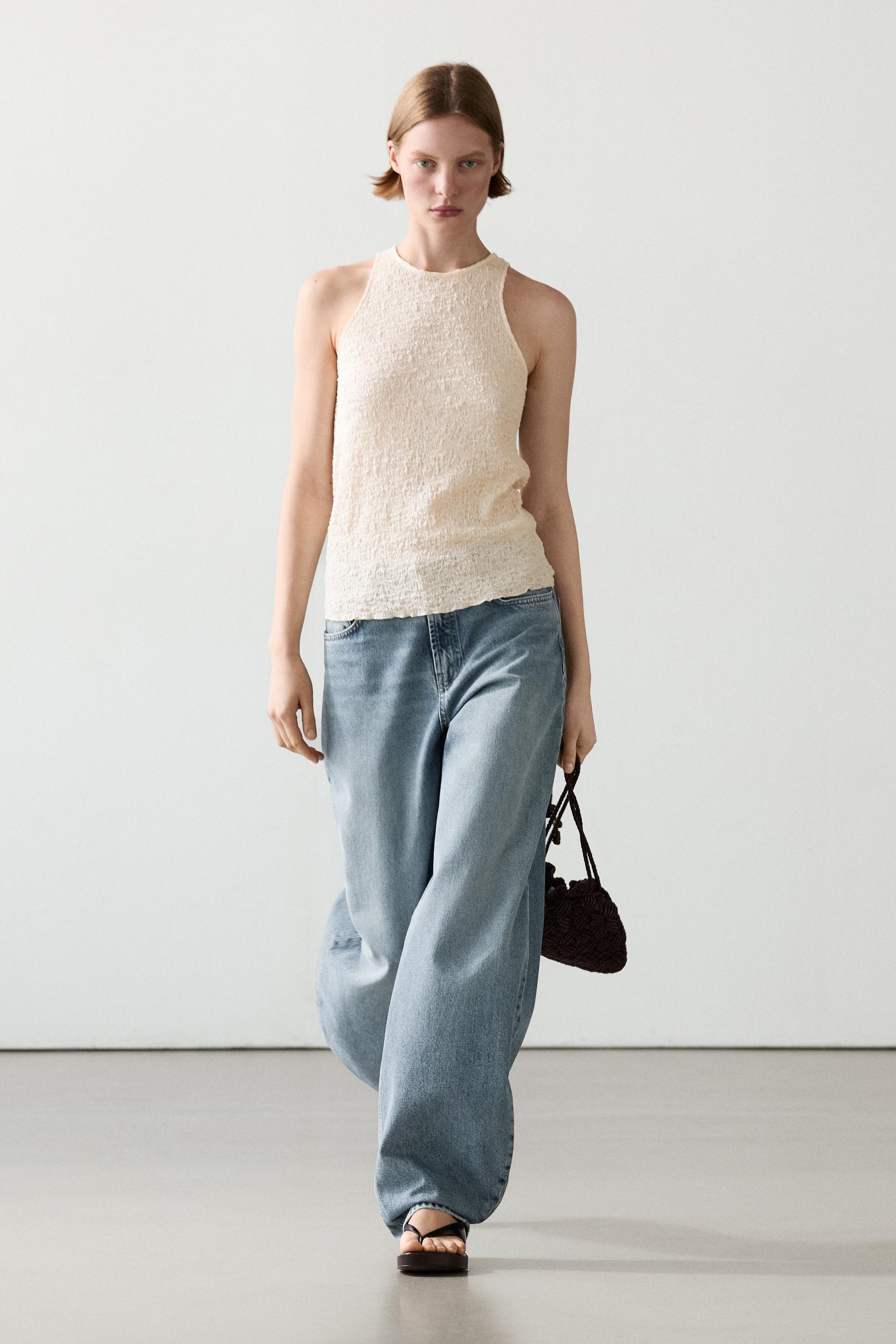 Топ с горловиной халтер из ткани с рельефным узором