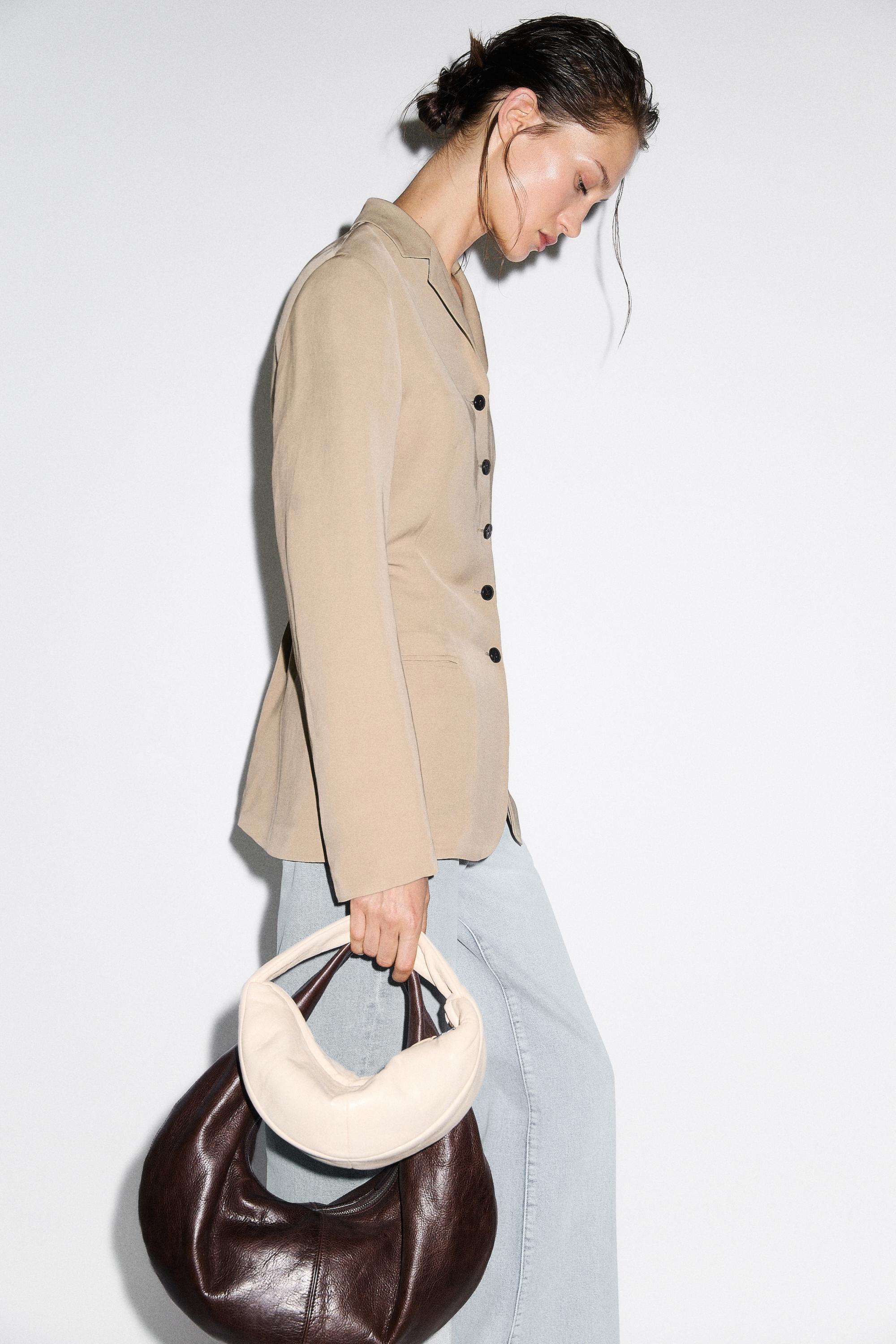 Flowing buttoned blazer