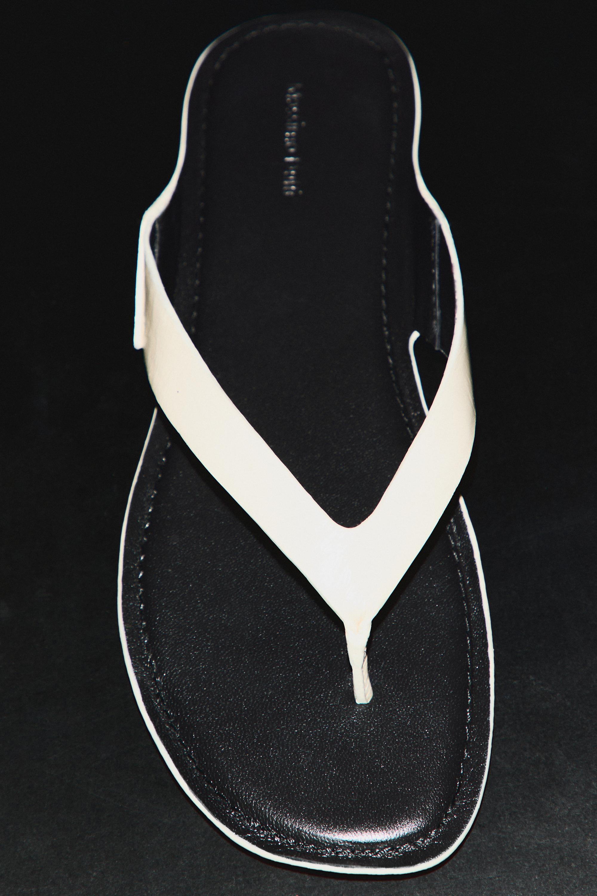 Flat leather sandals — CREAM