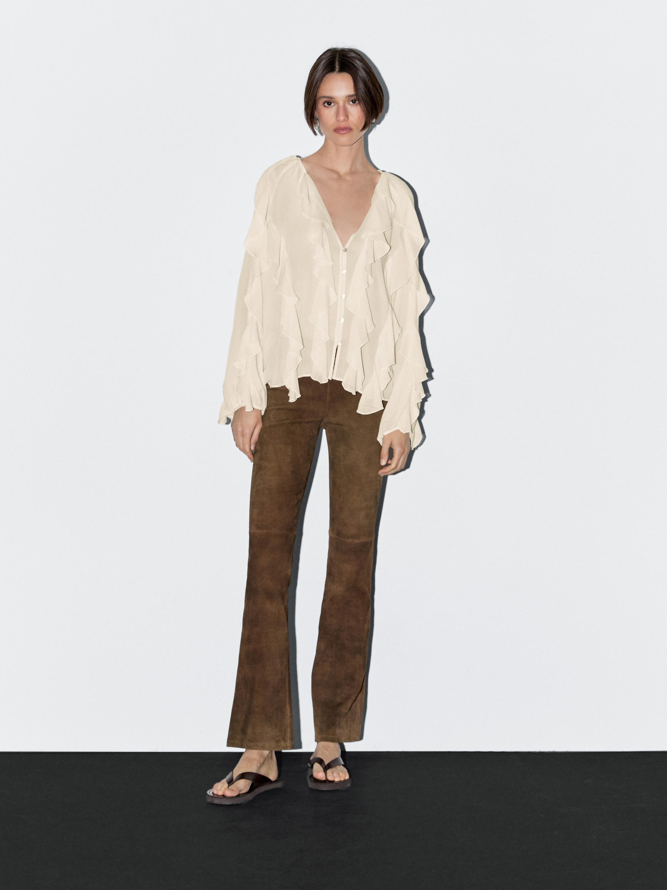 Splývavá blúzka s volánmi