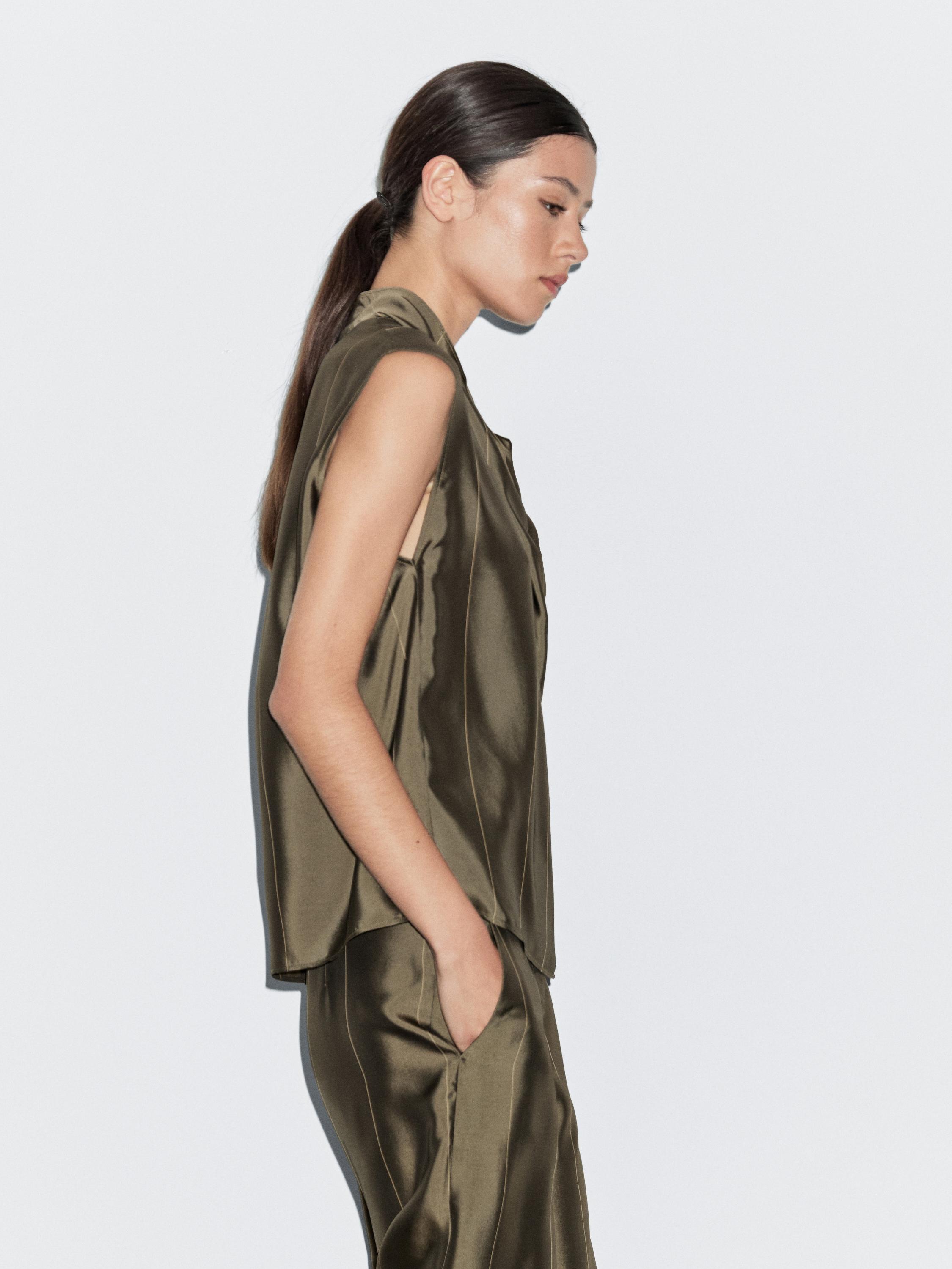 Flowing trousers with striped details