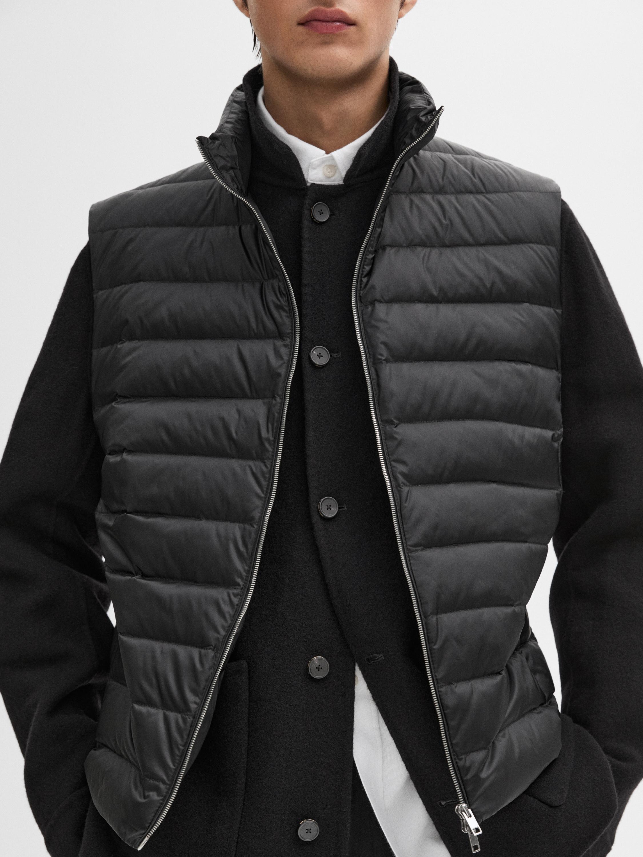 Foldable lightweight down puffer gilet