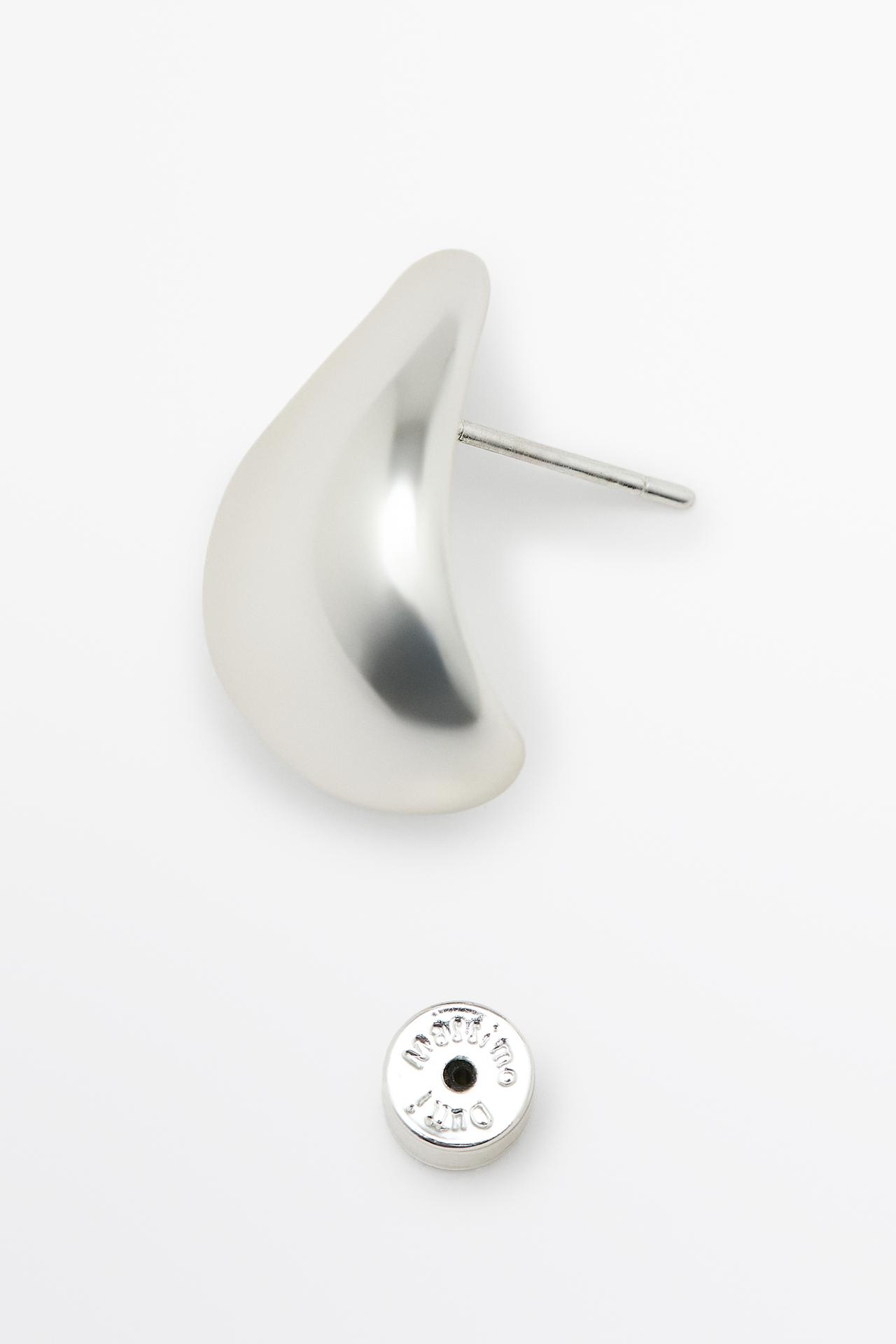 Curved pebble earrings — SILVER
