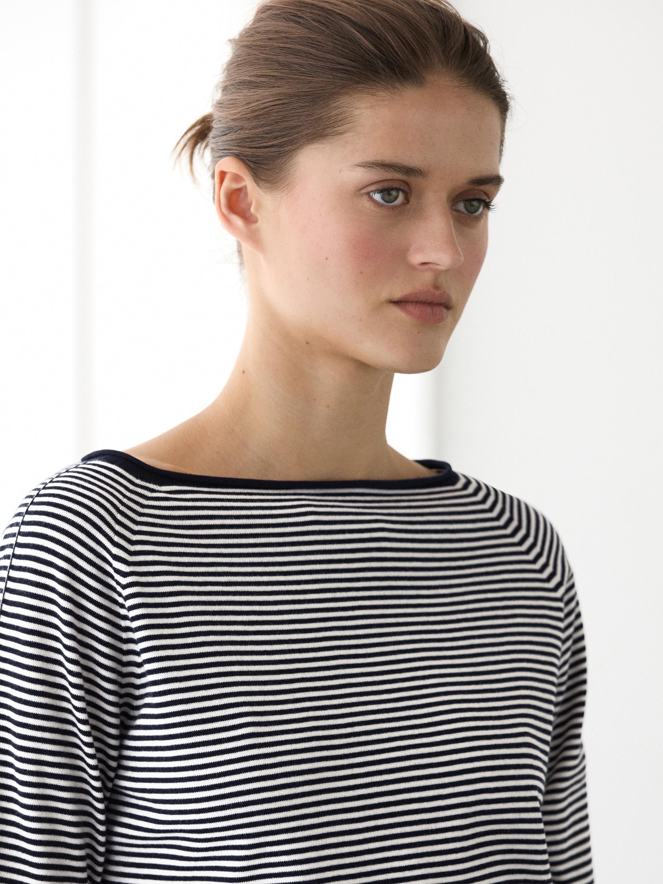 100% cotton striped knit sweater — NAVY BLUE