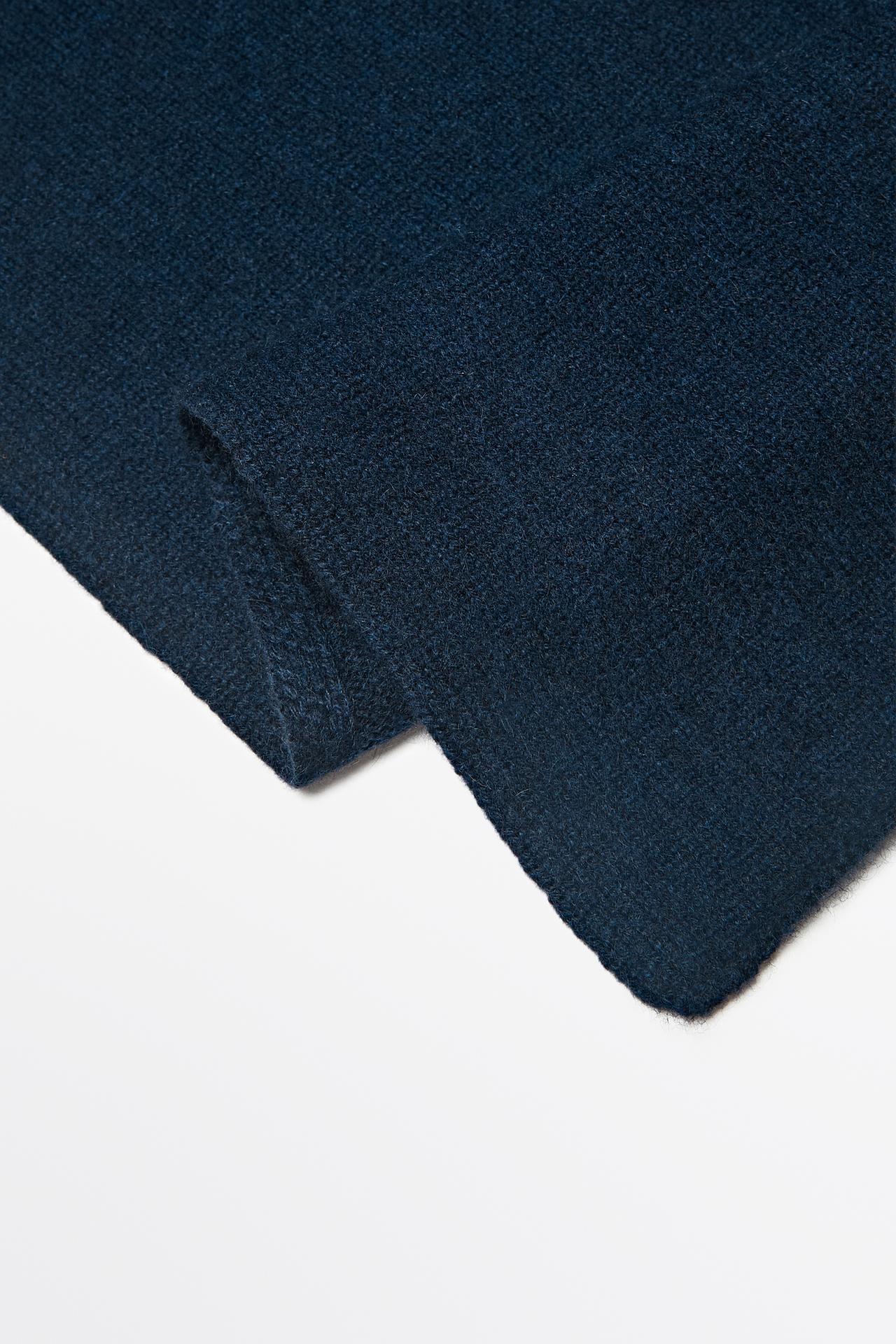 100% cashmere fine-knit scarf — NAVY BLUE