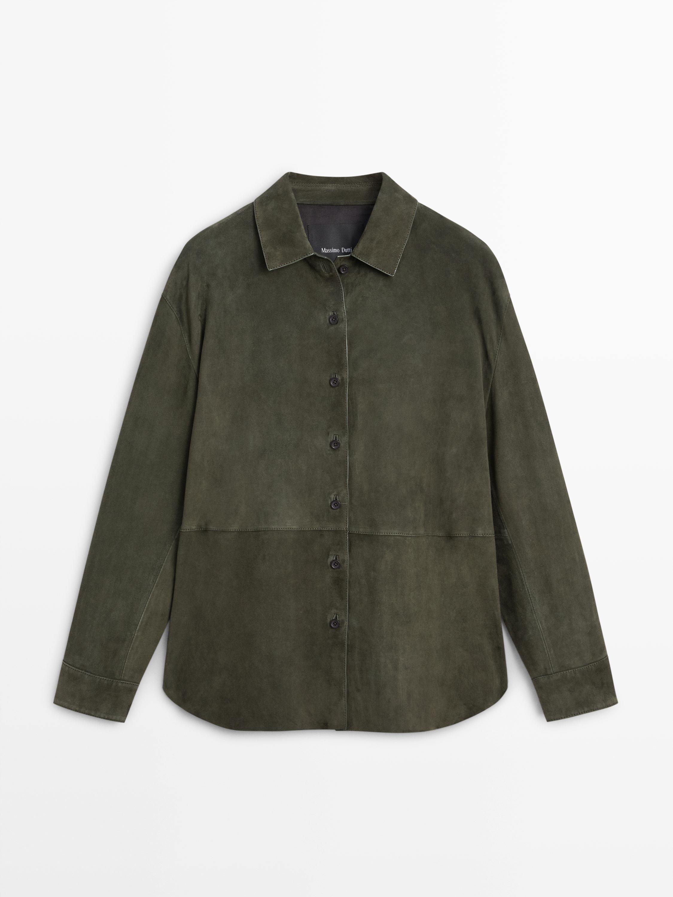 Vue de face d'une veste verte à col classique et boutonnage central.