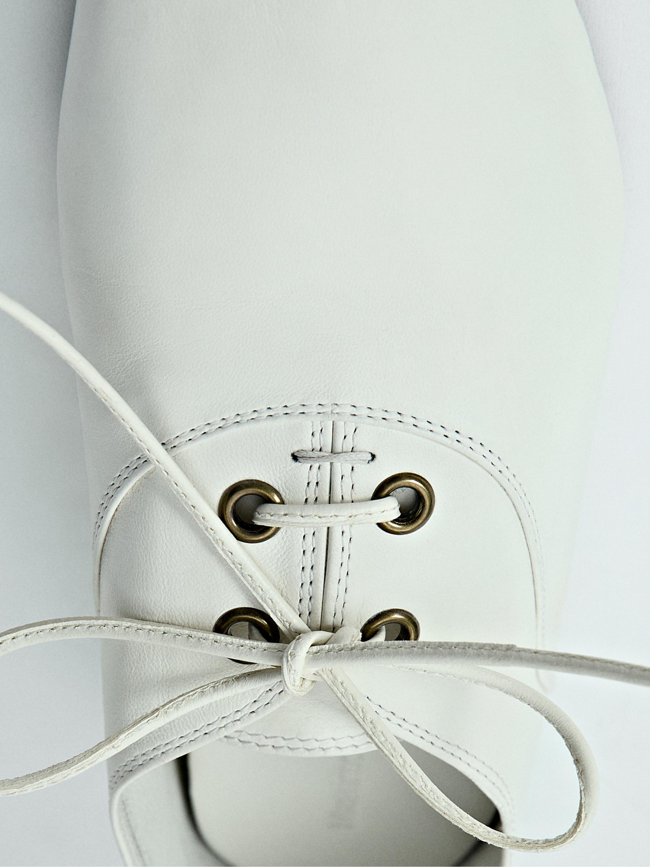 Soft leather lace-up shoes — WHITE