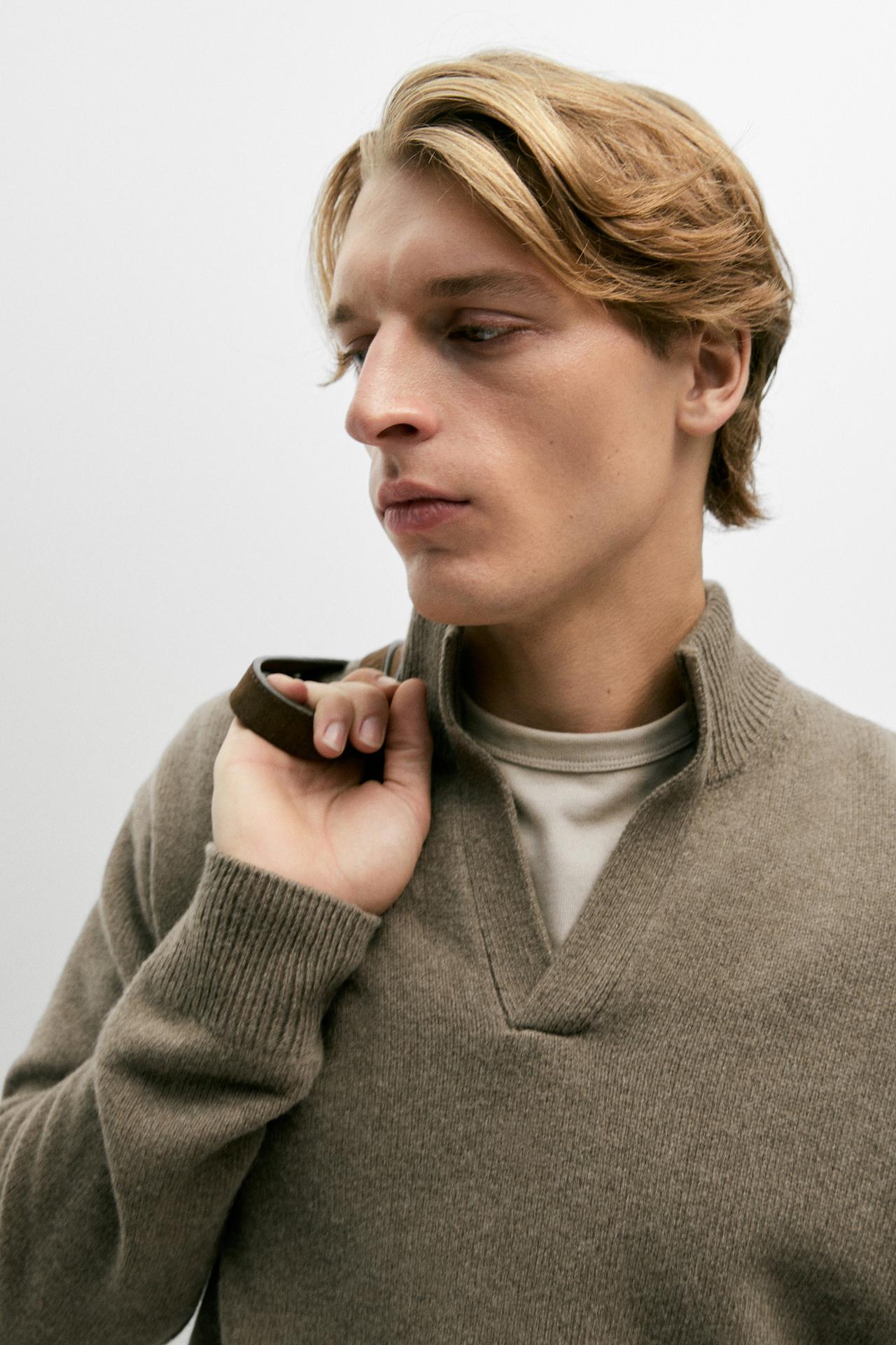 100% wool mock neck knit sweater — BEIGE