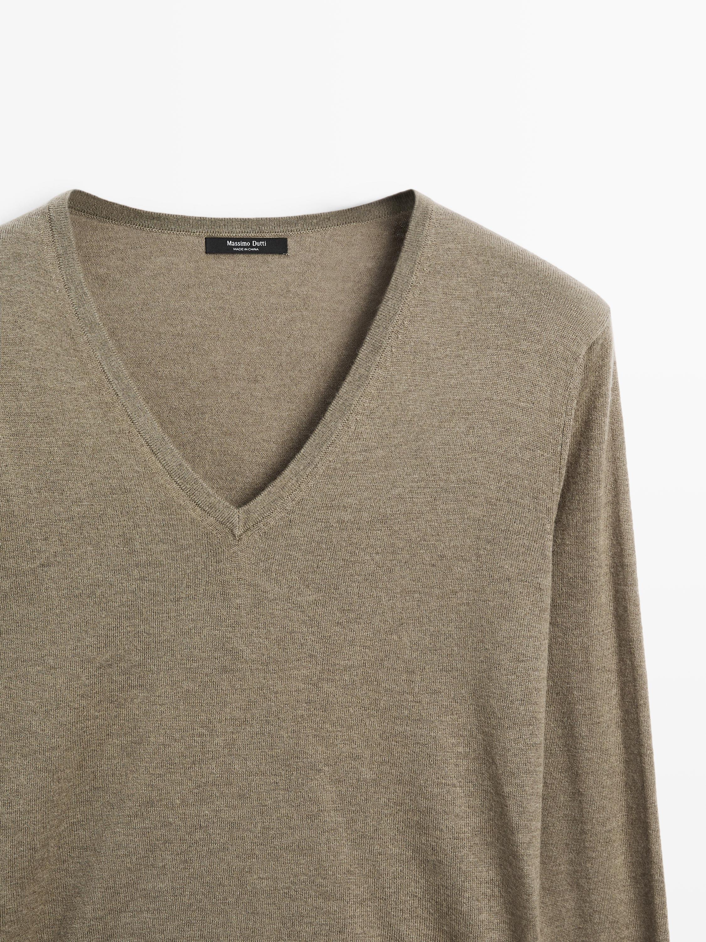 Pull laine en maille à col en V