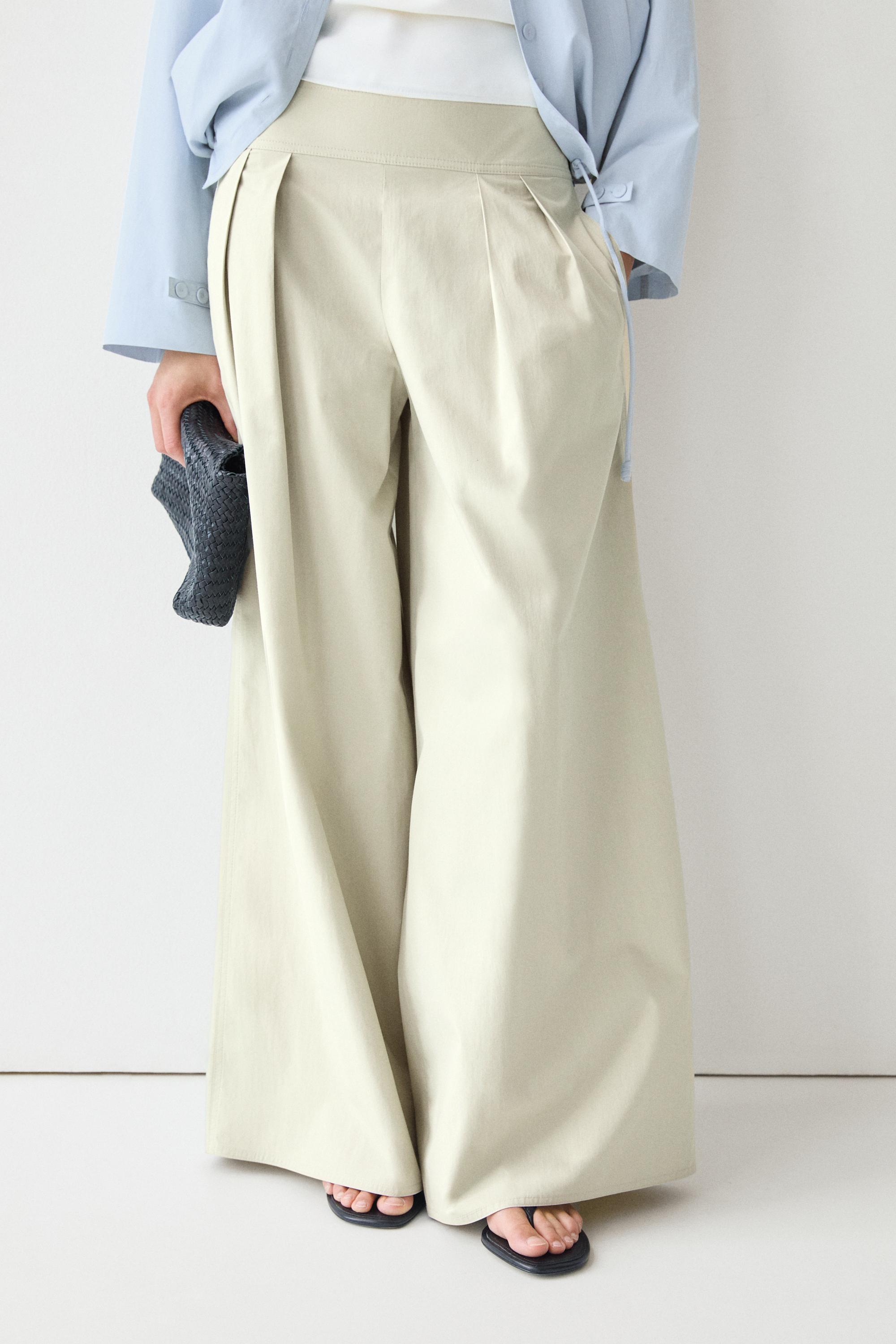Wide-leg pants with pleated sash detail — Greyish green