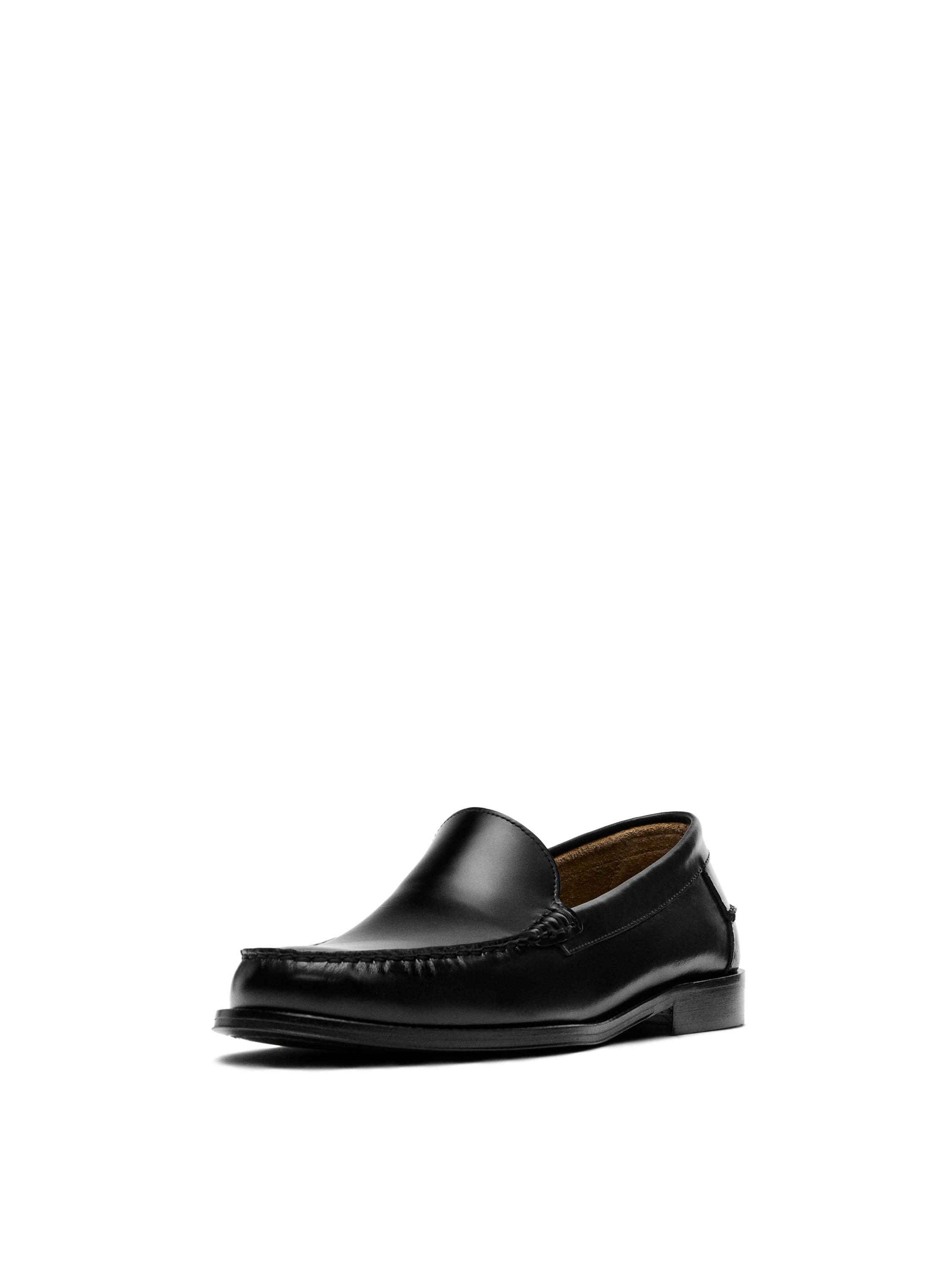 Leather loafers with glossy finish — BLACK