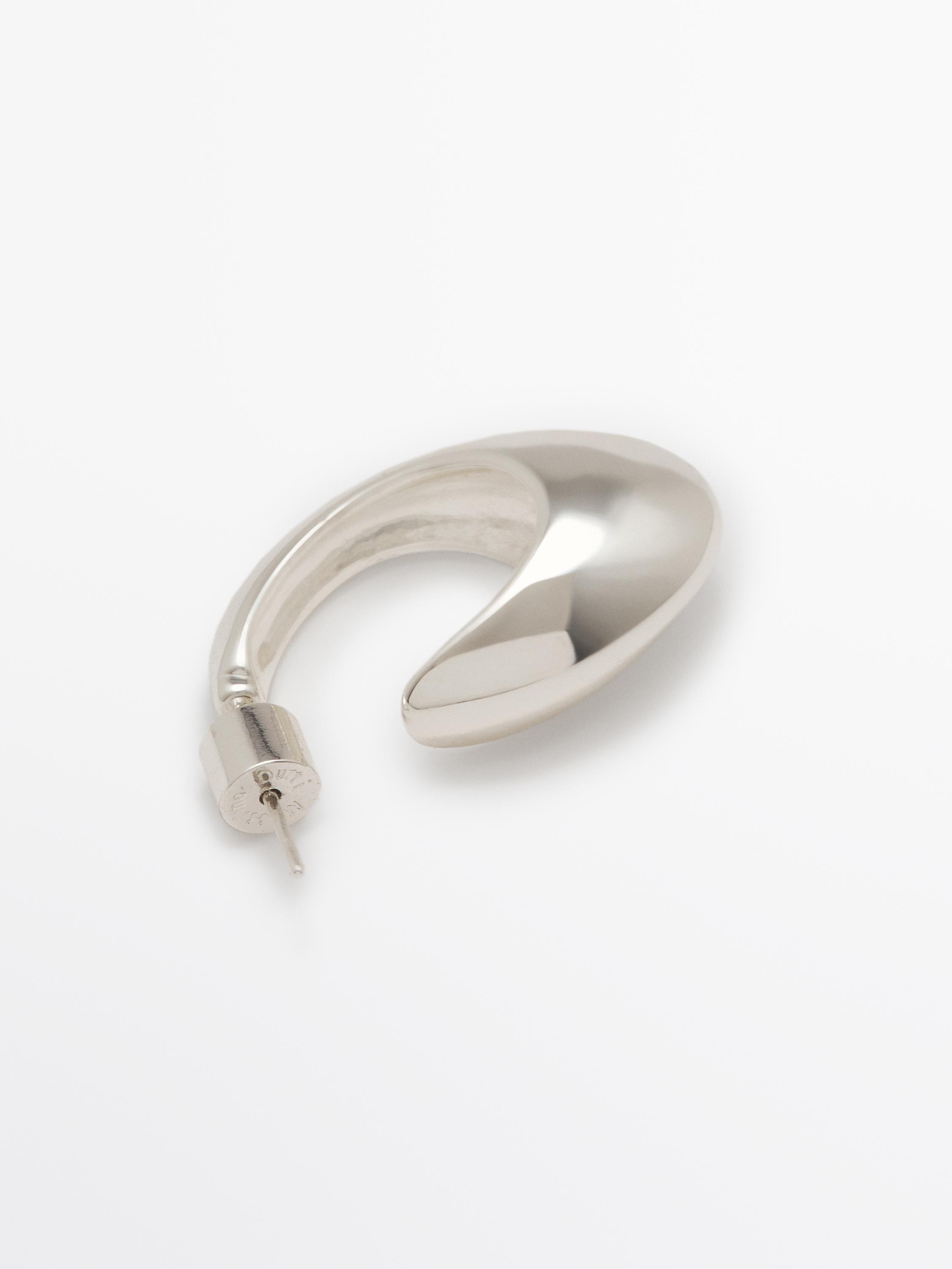 Oval hoop earrings