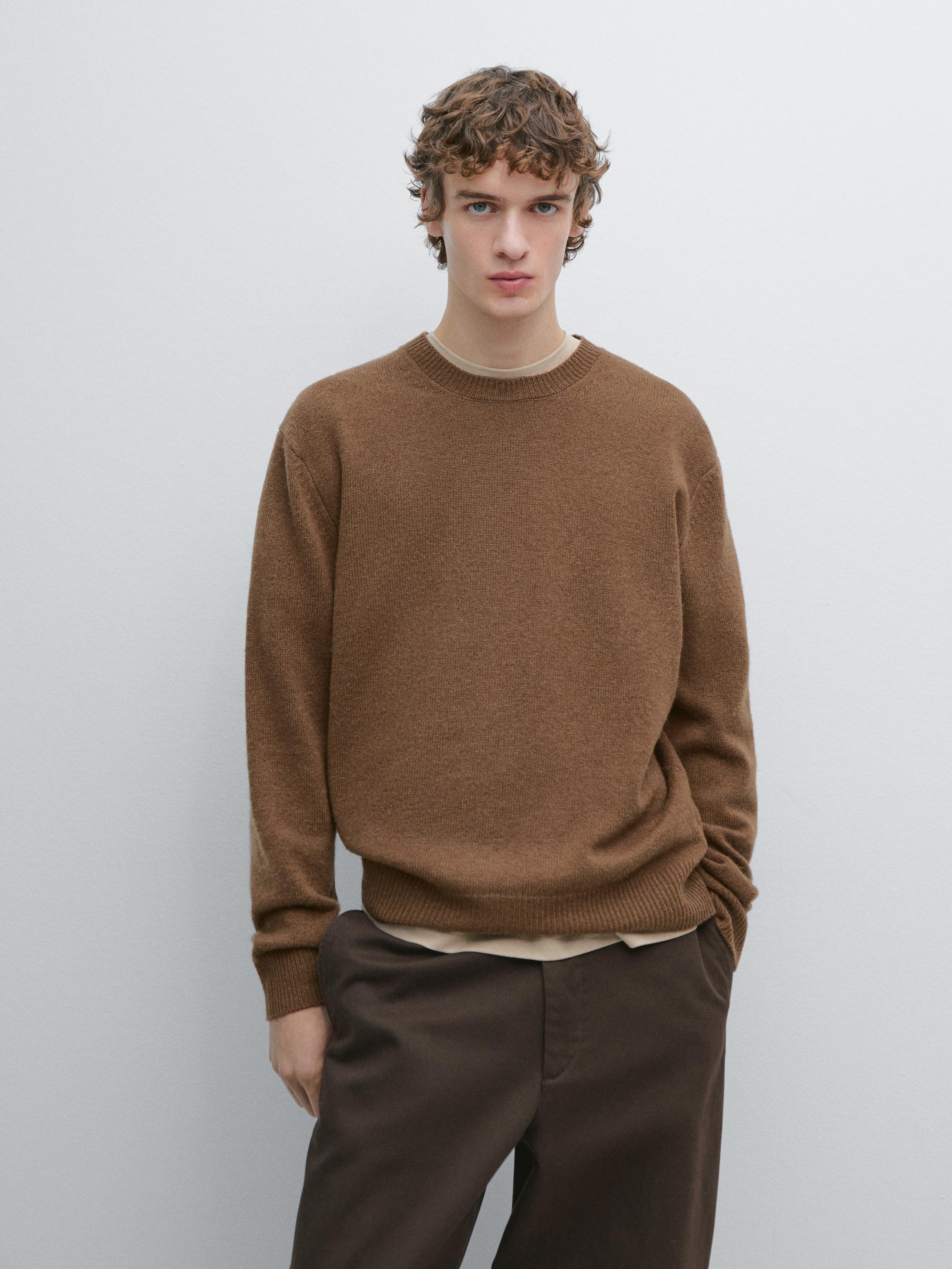 Stickad tröja i ullblandning med rund krage