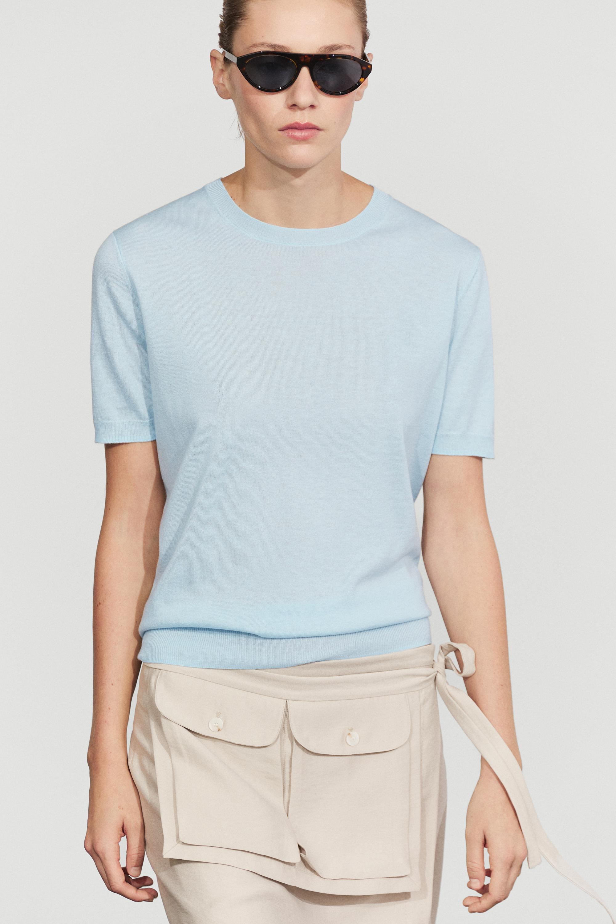 Short-sleeve fine-knit sweater
