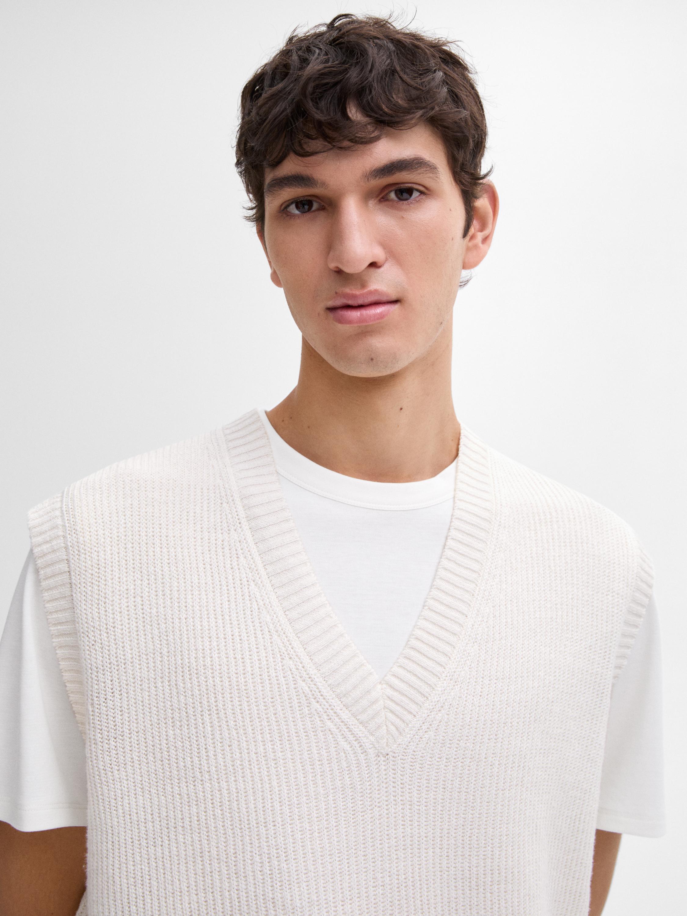V-neck linen blend vest