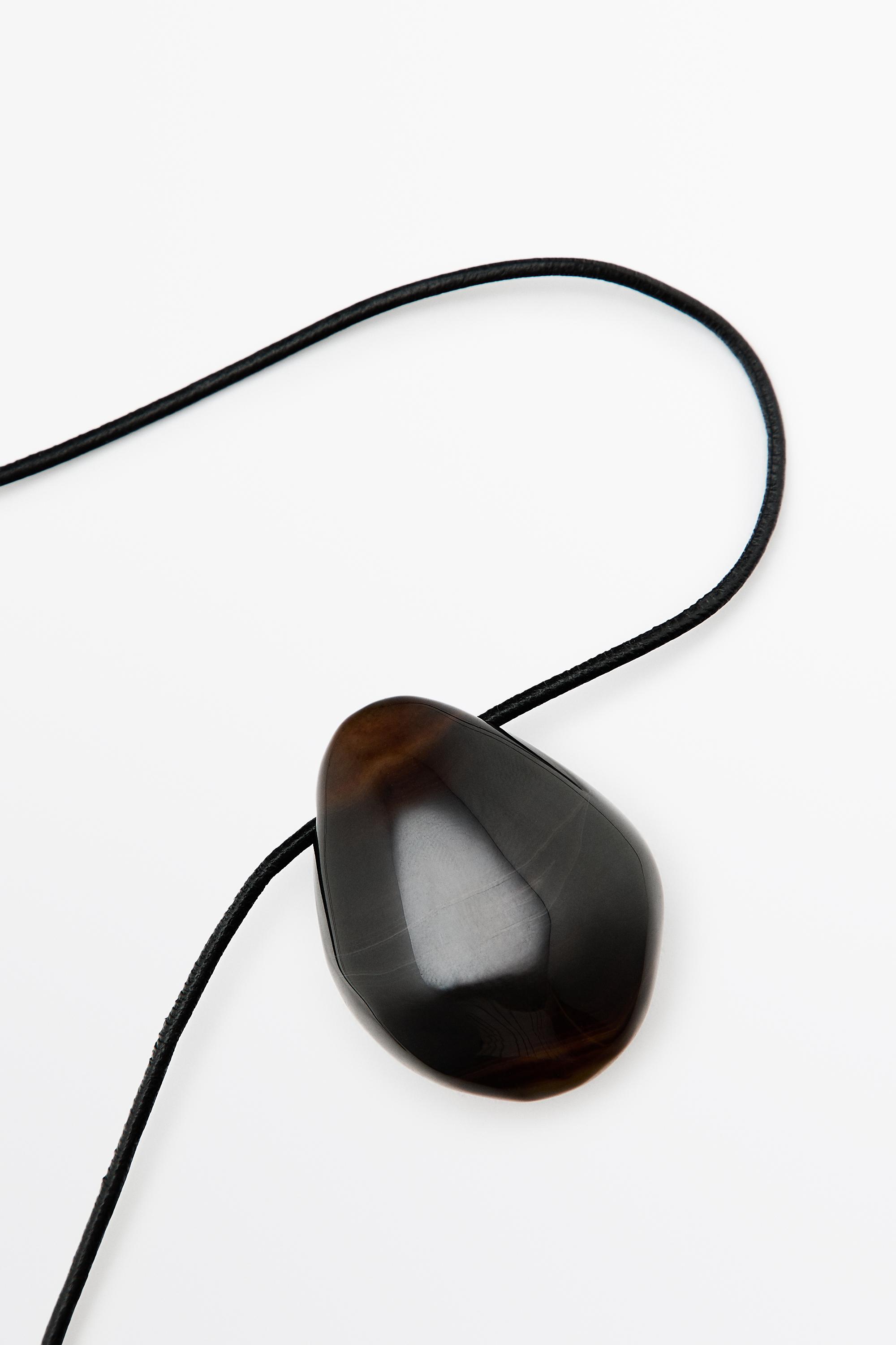 Collar pieza piedra