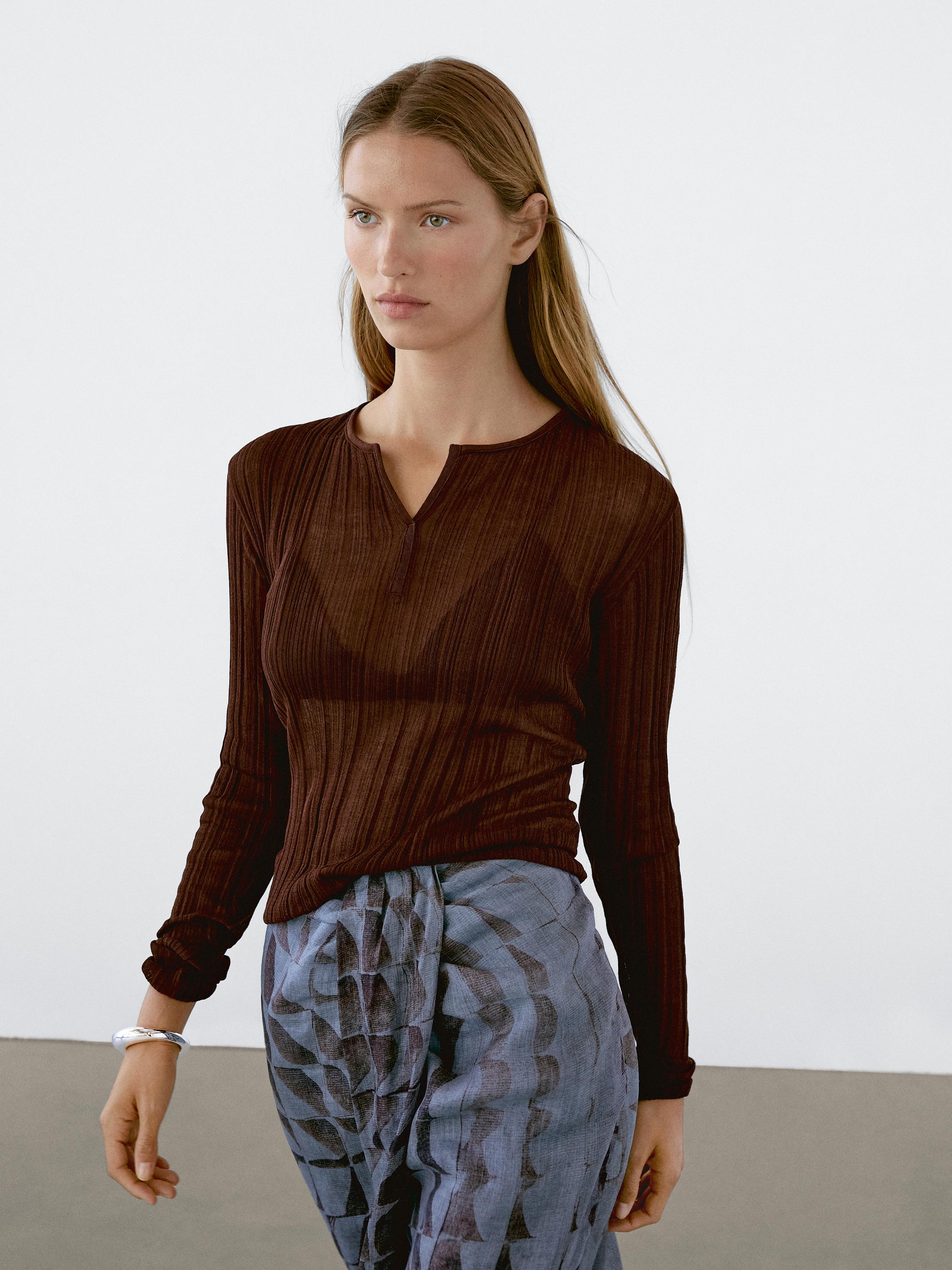 Prążkowana koszulka z długim rękawem