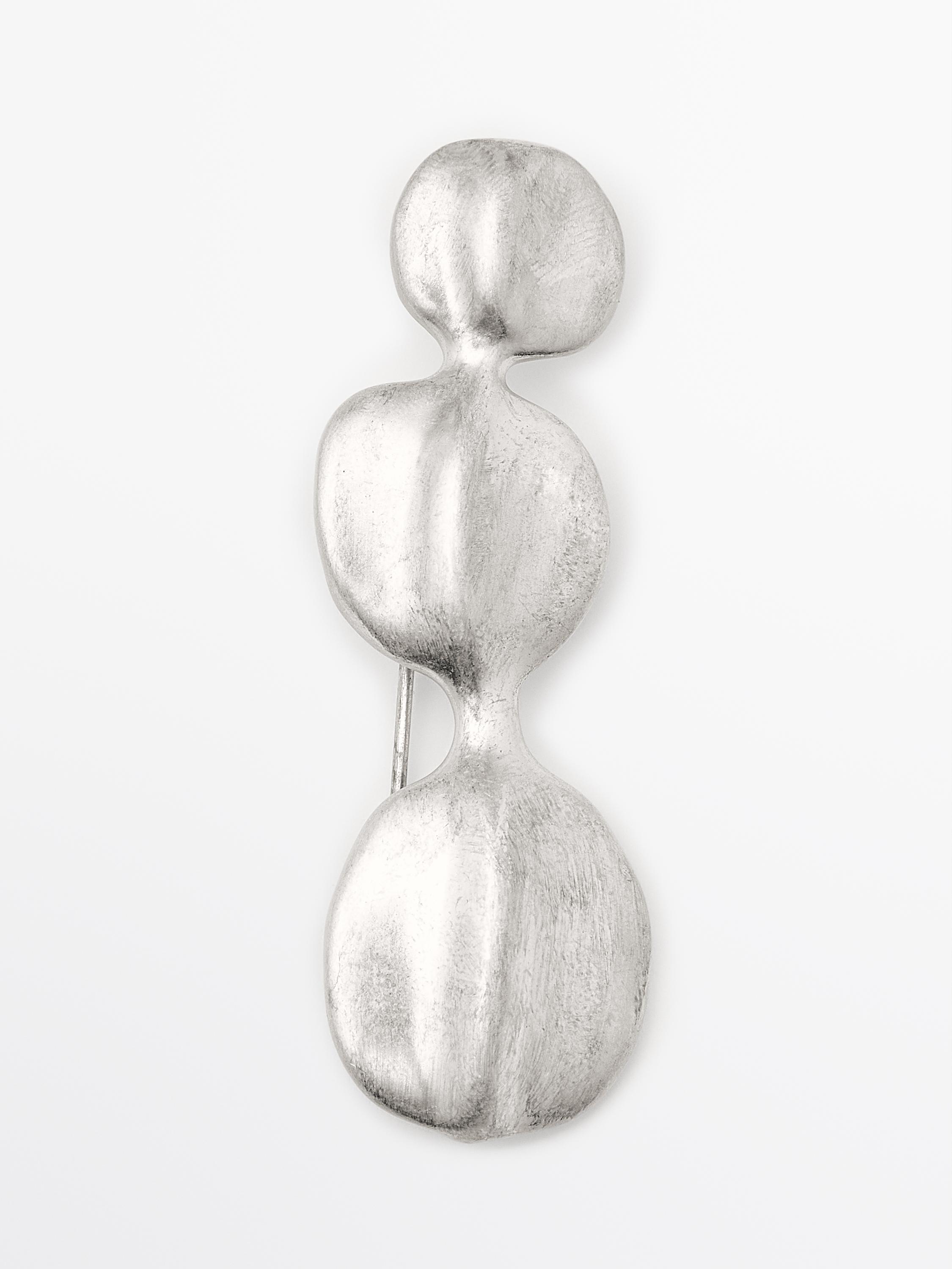 Leaf brooch