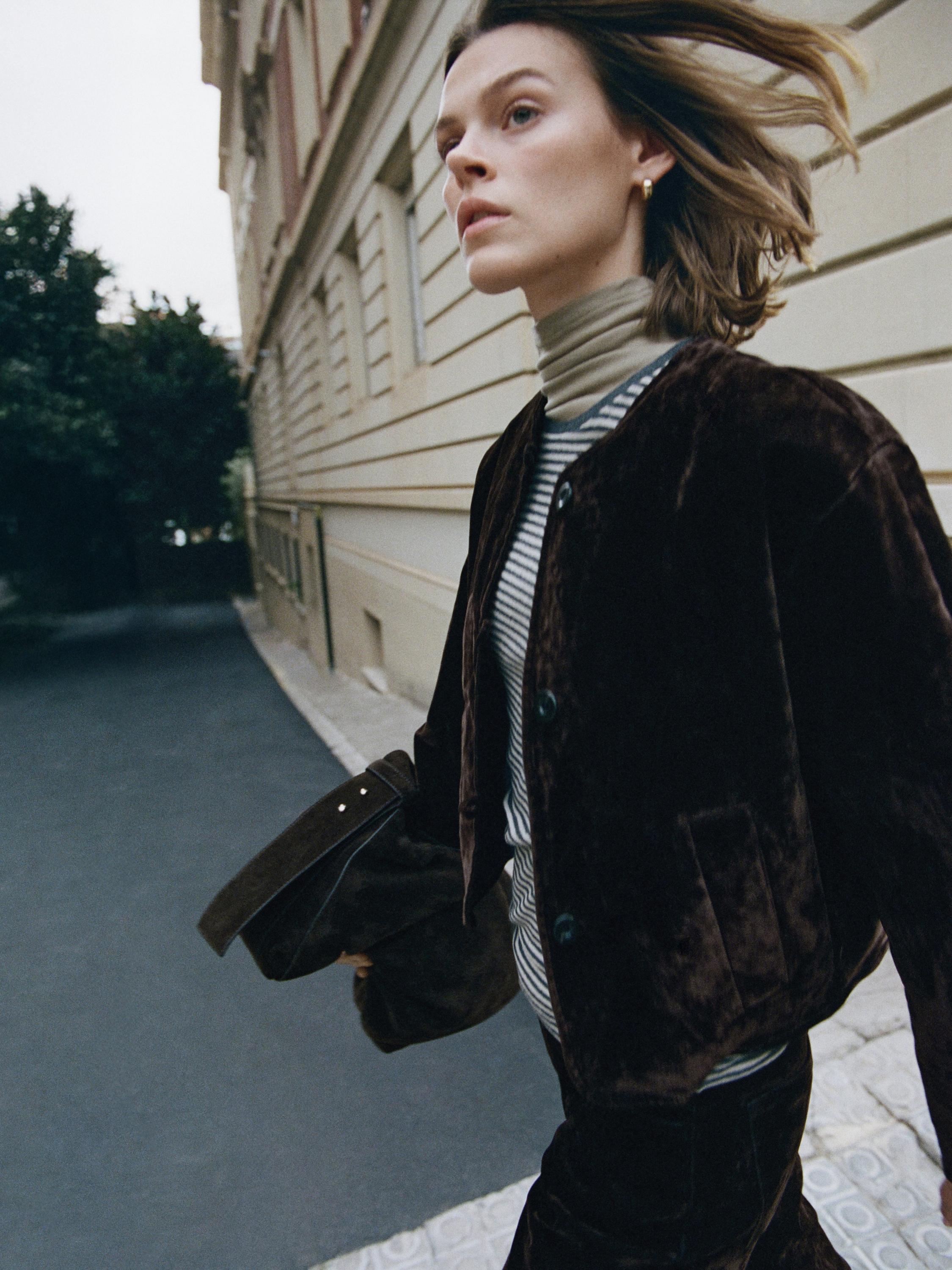 Jaqueta denim curta acabat flock