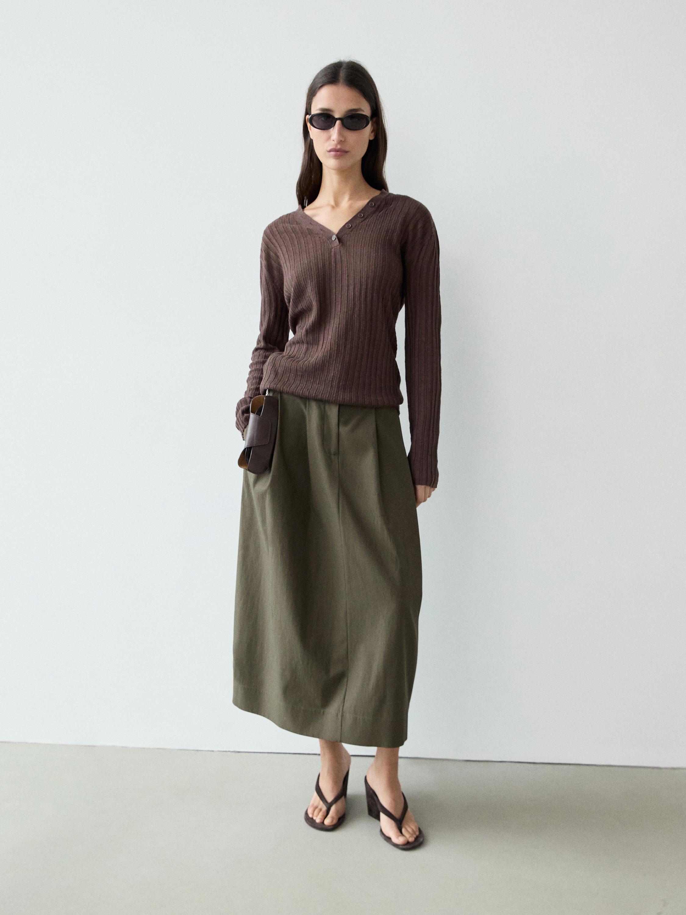 100% linen knit sweater with button details — Chocolate