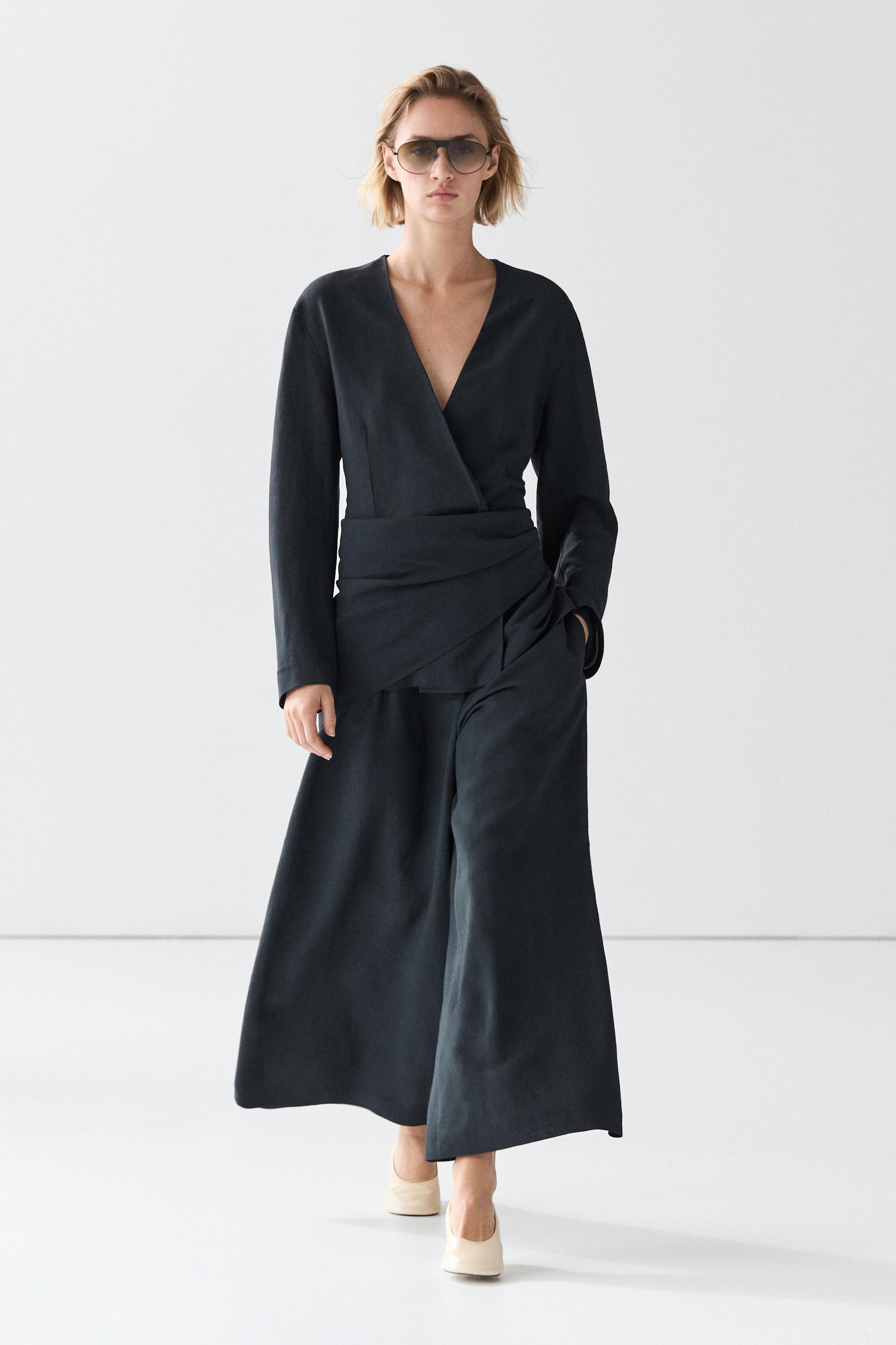 Lightweight kimono with sash detail — DEEP BLUE