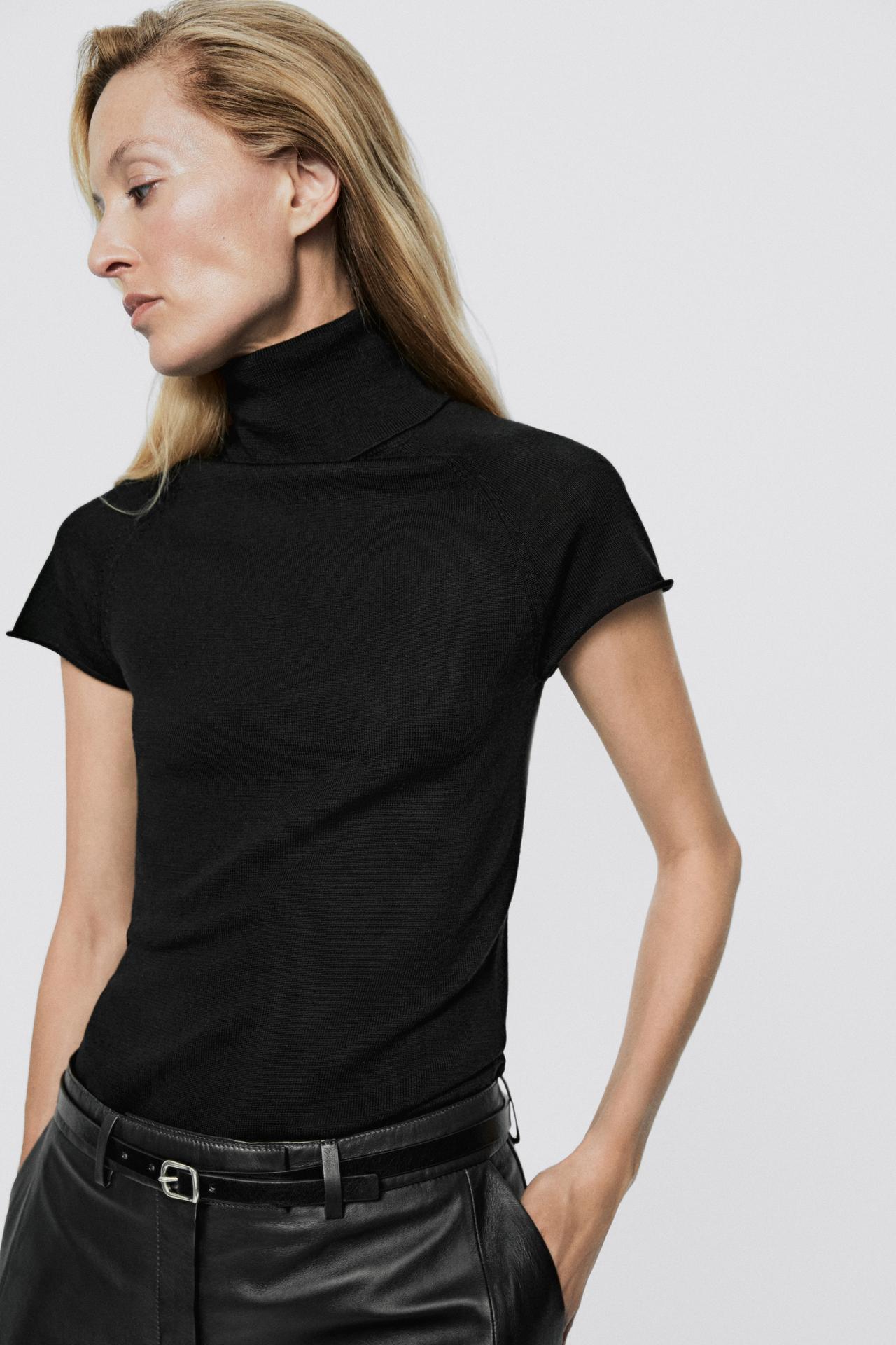 100% wool short sleeve knit sweater - LIMITED EDITION — BLACK