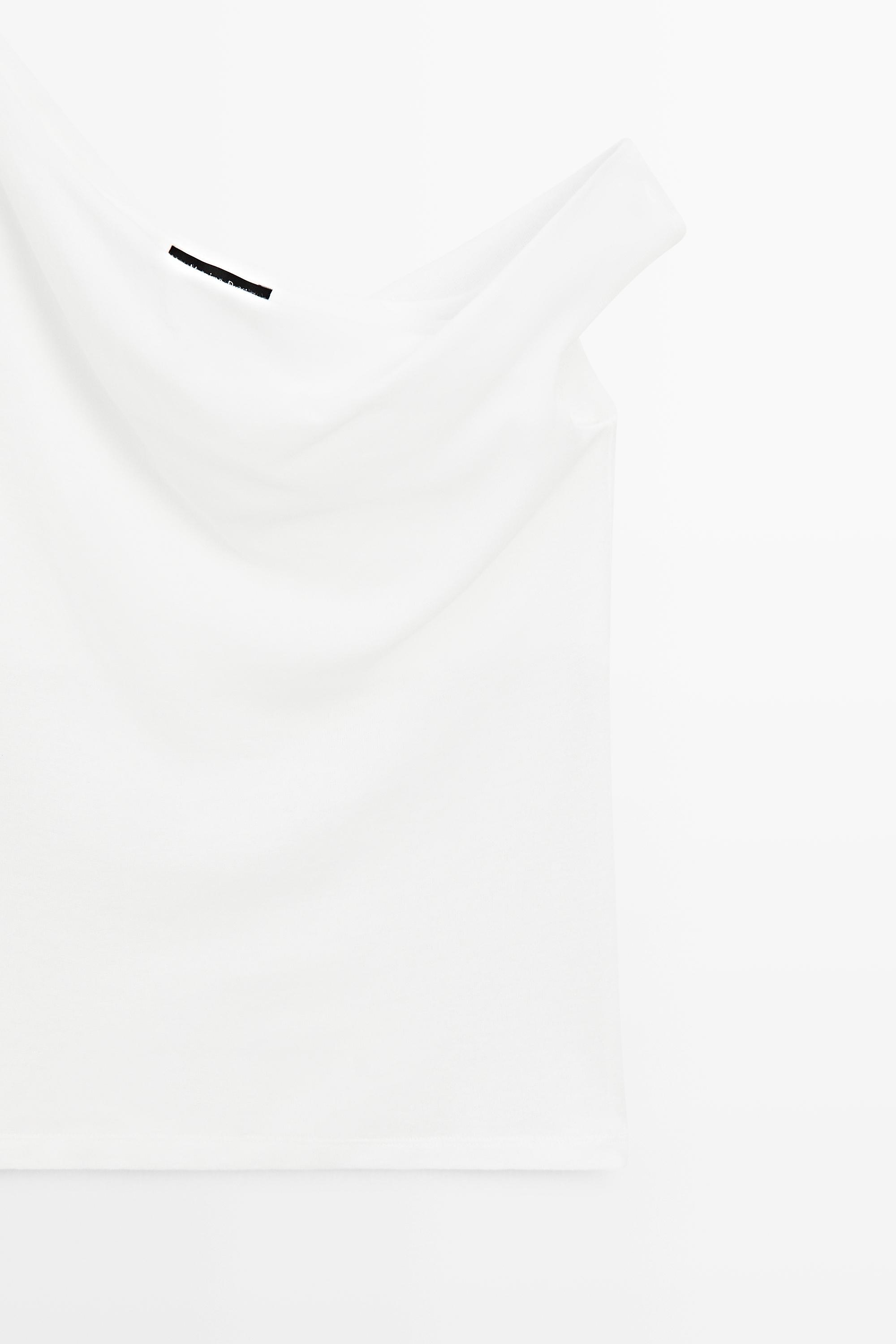 Asymmetric off-the-shoulder top — Off white