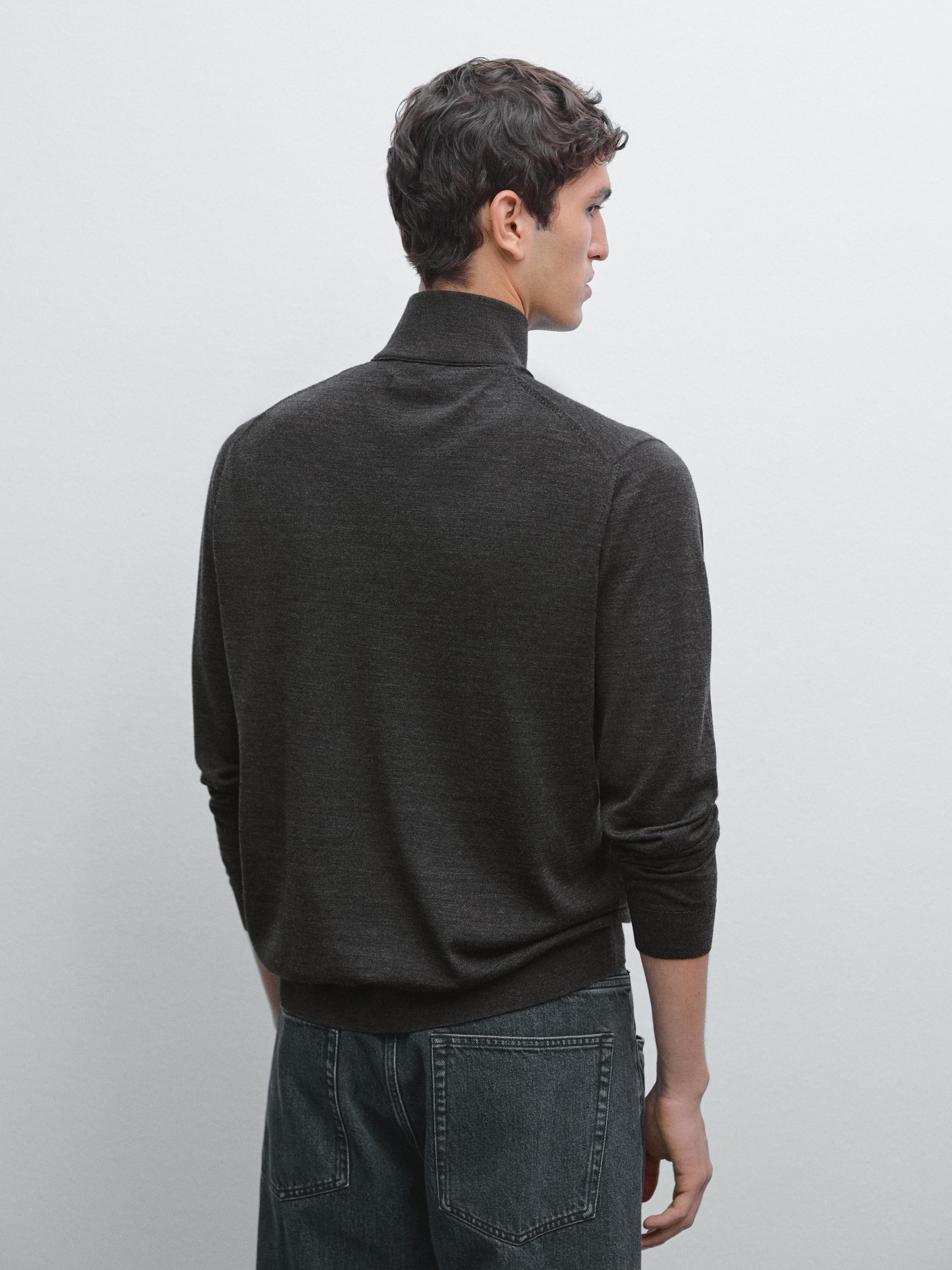 Camisola de malha com gola de fecho de correr