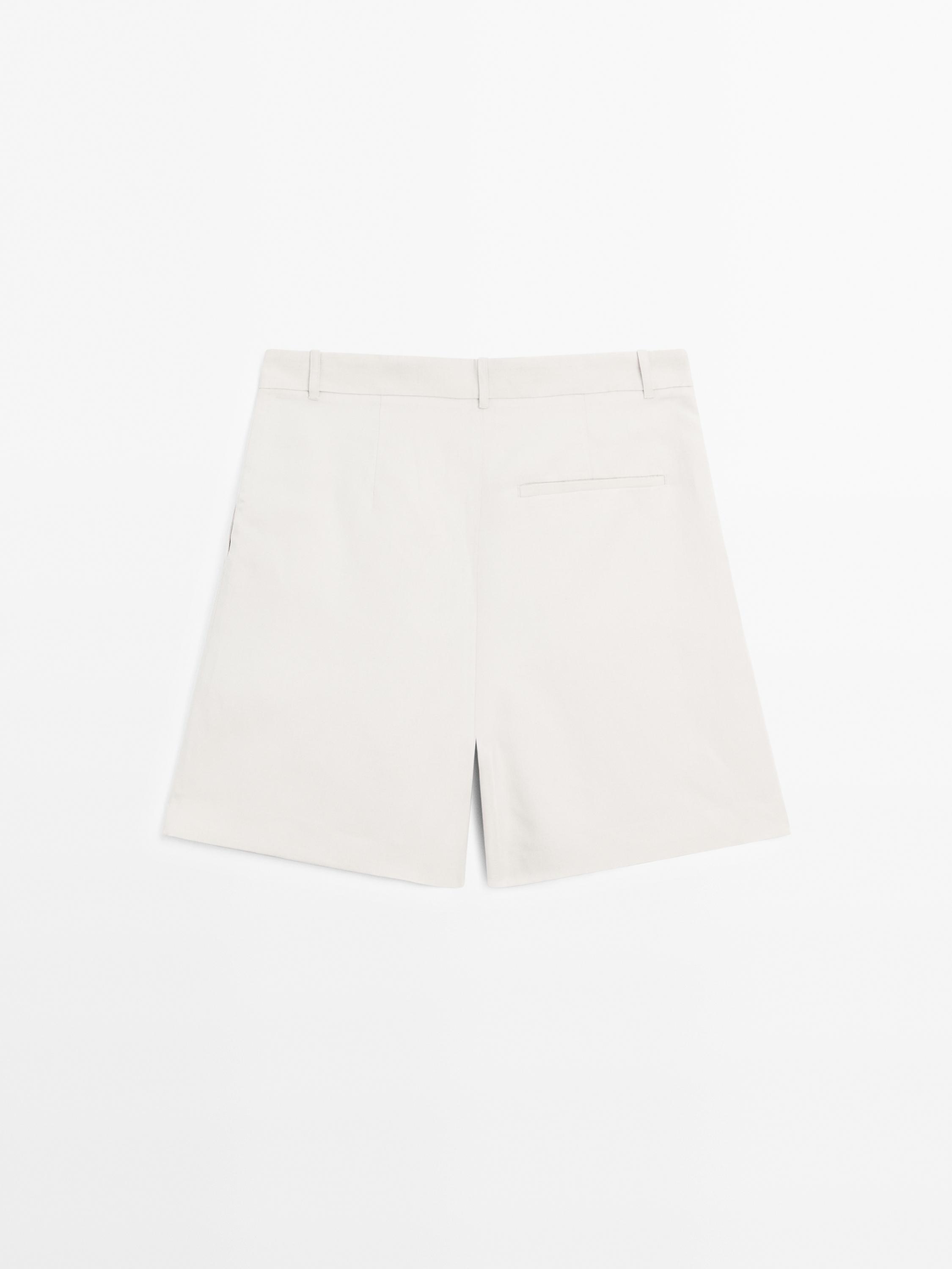Pleated Bermuda shorts