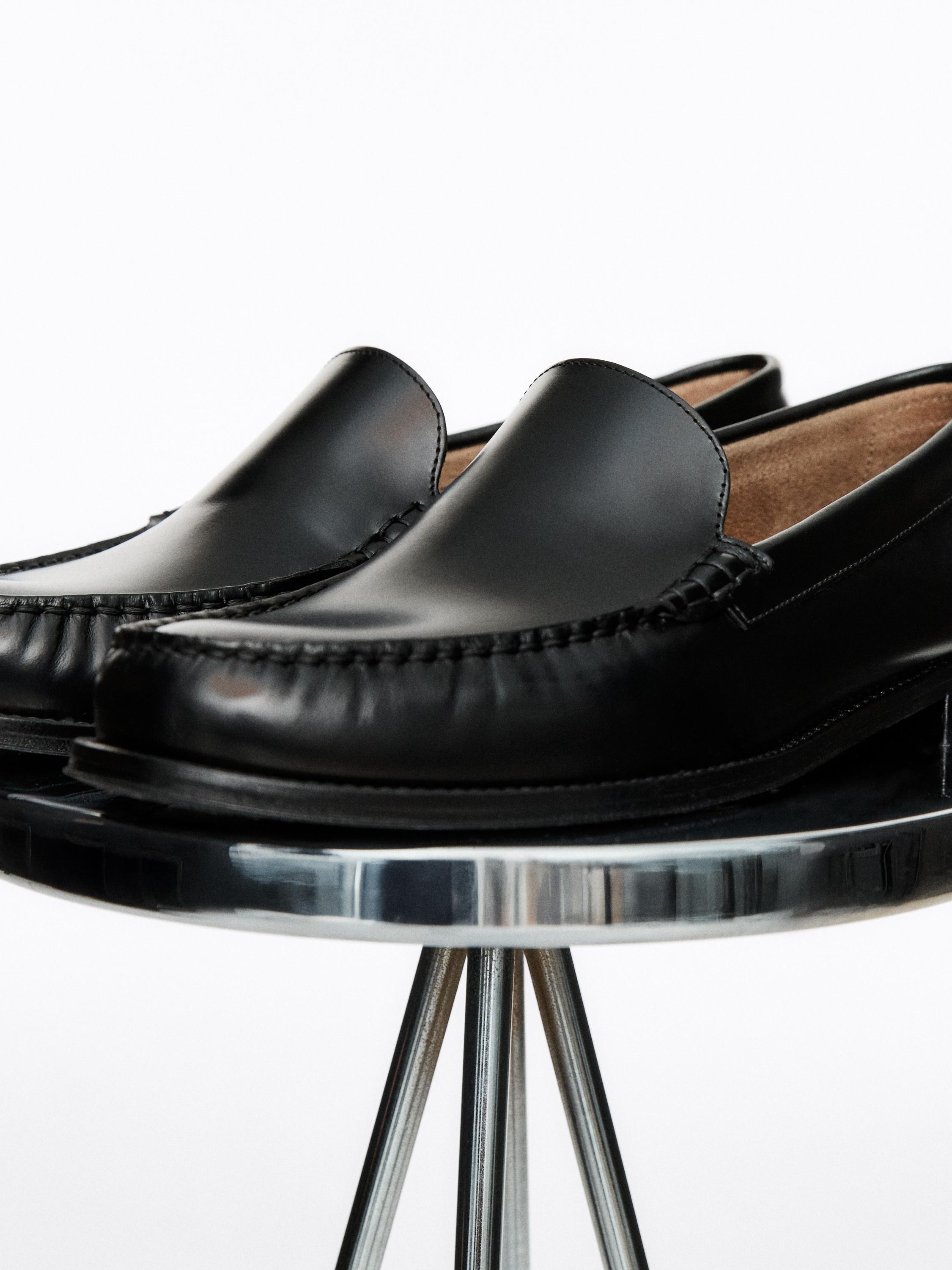 Leather loafers with glossy finish — BLACK