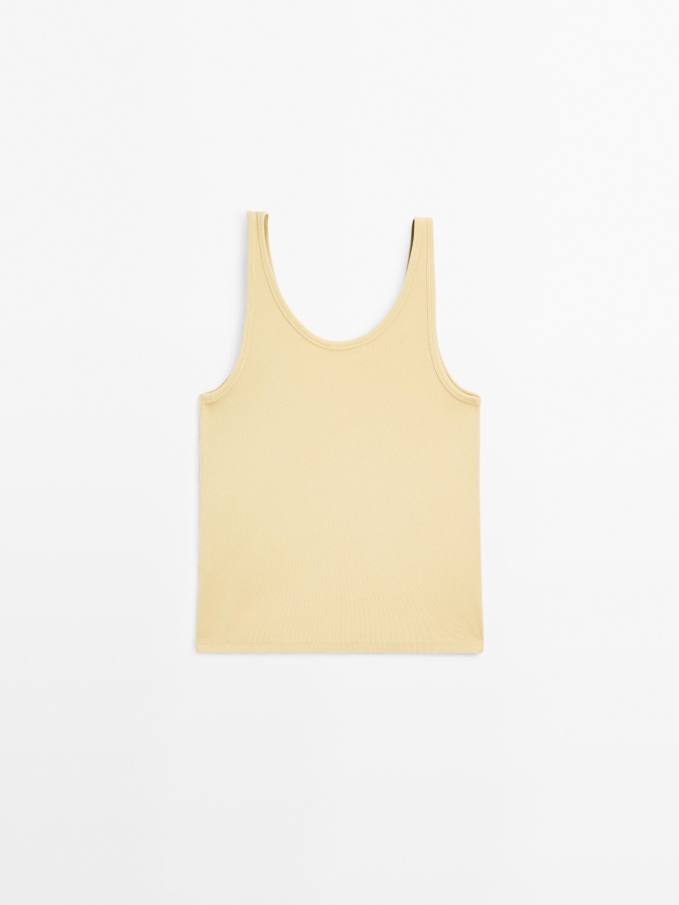 Ribbed top with neckline