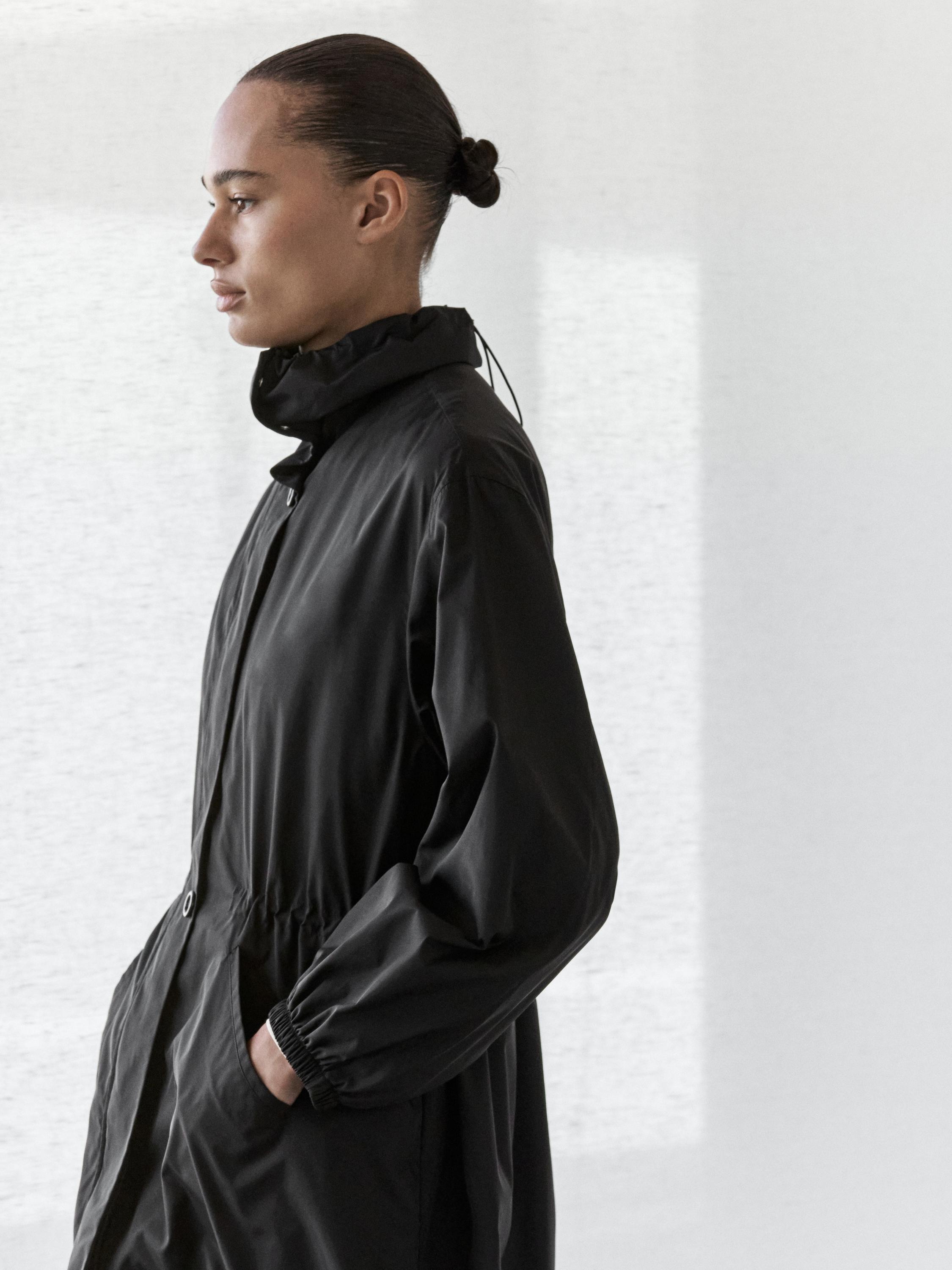 Water-repellent parka with detachable inner gilet