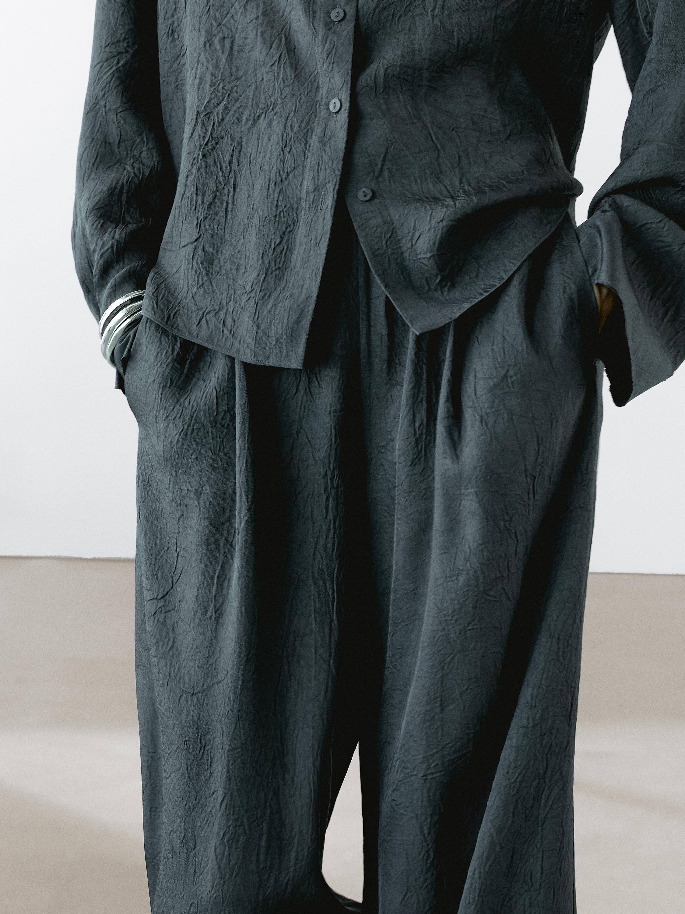 بنطلون فضفاض بمظهر مجعد