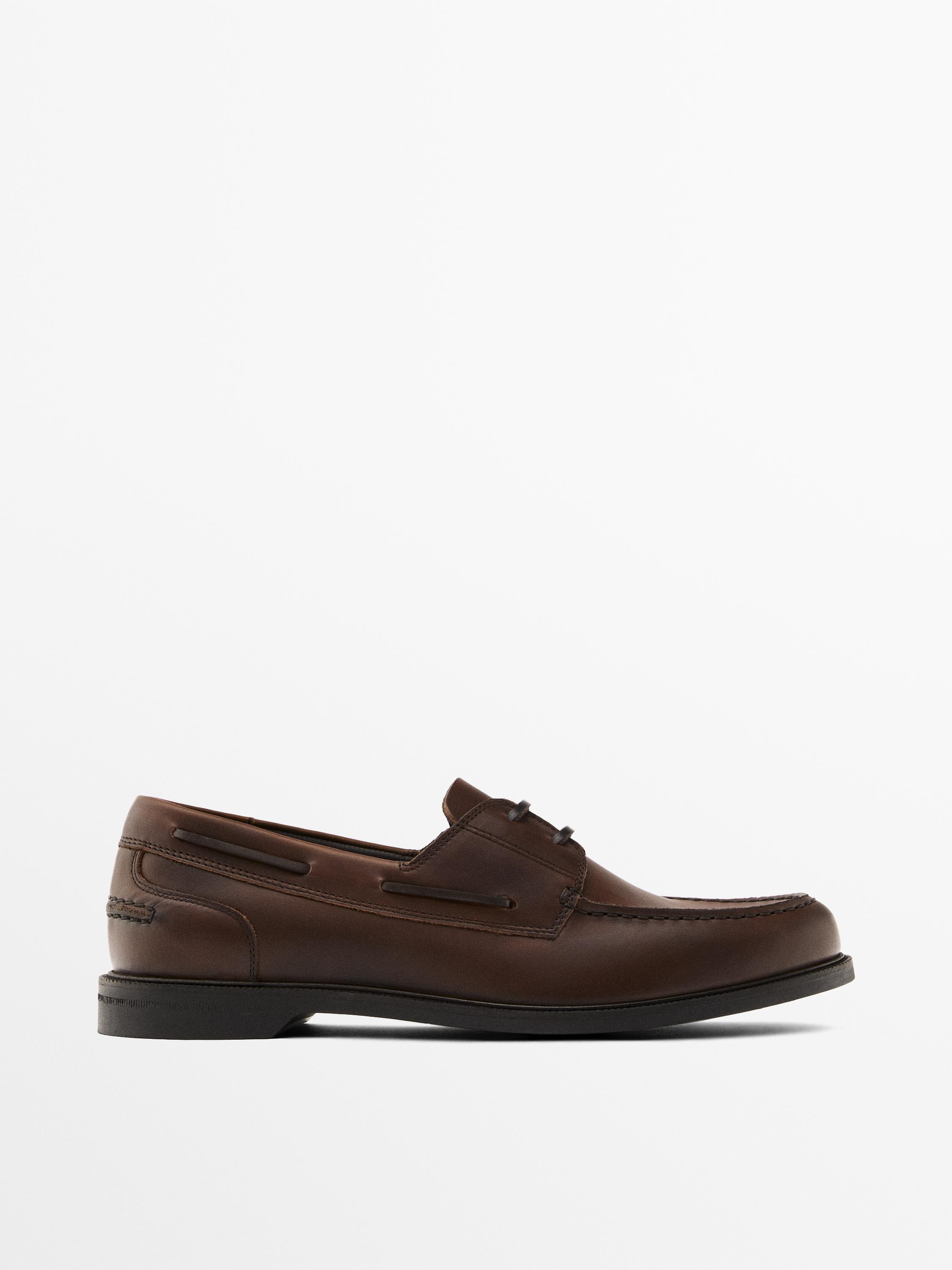 Sapatos de vela de pele com graxa