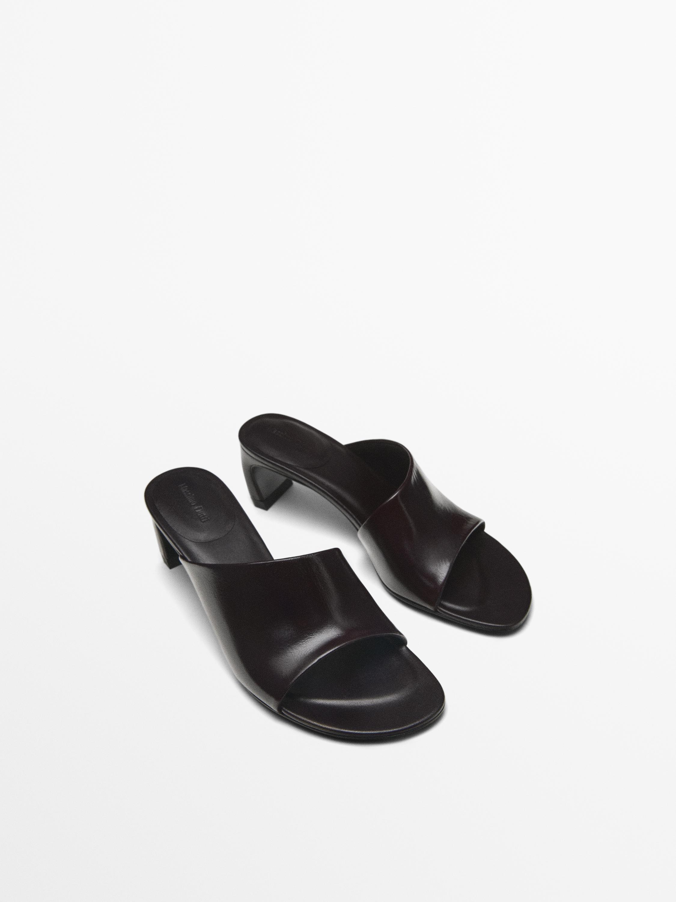 Chaussures à talon type mules en cuir