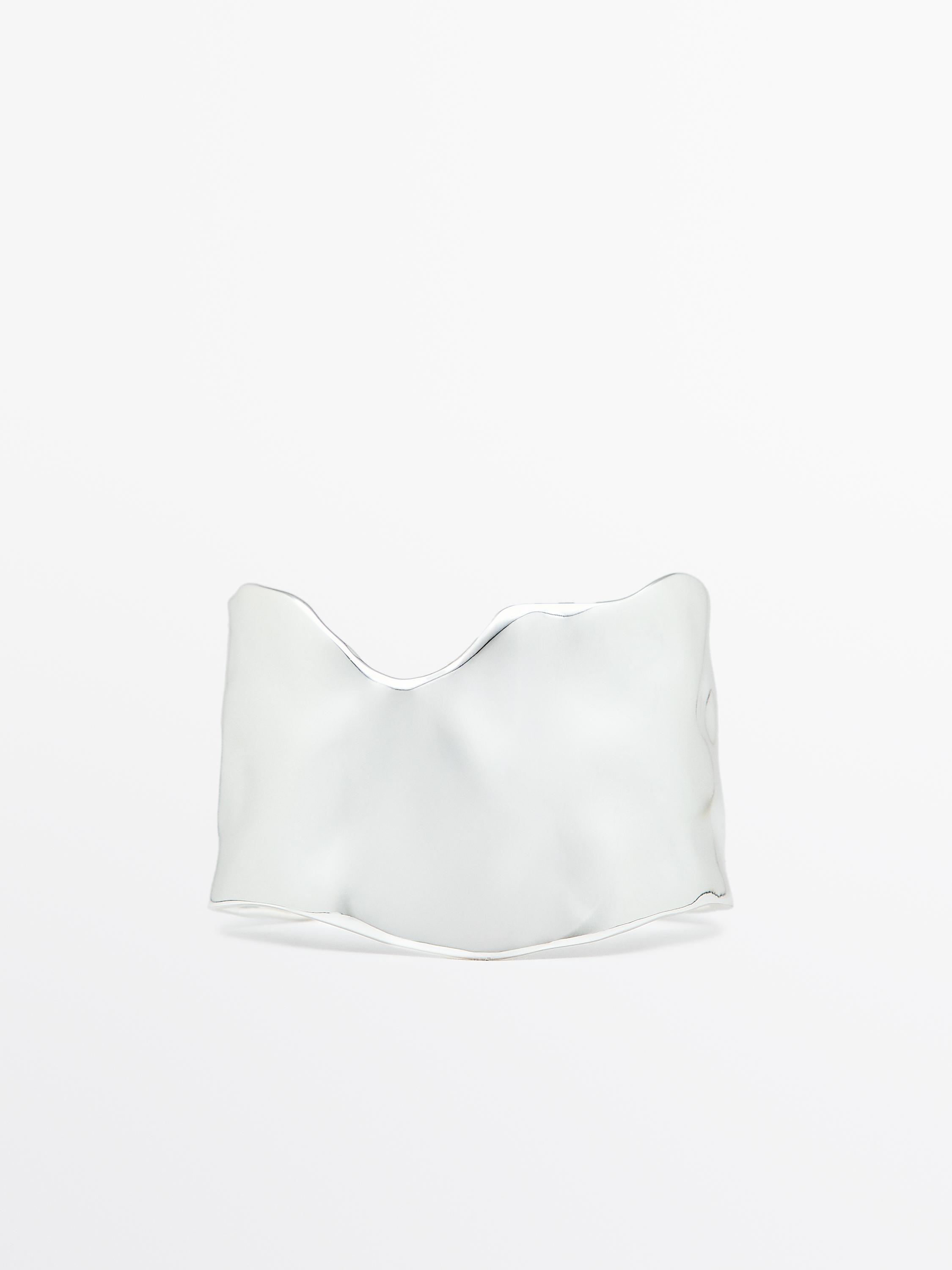 Vòng tay rộng không đều