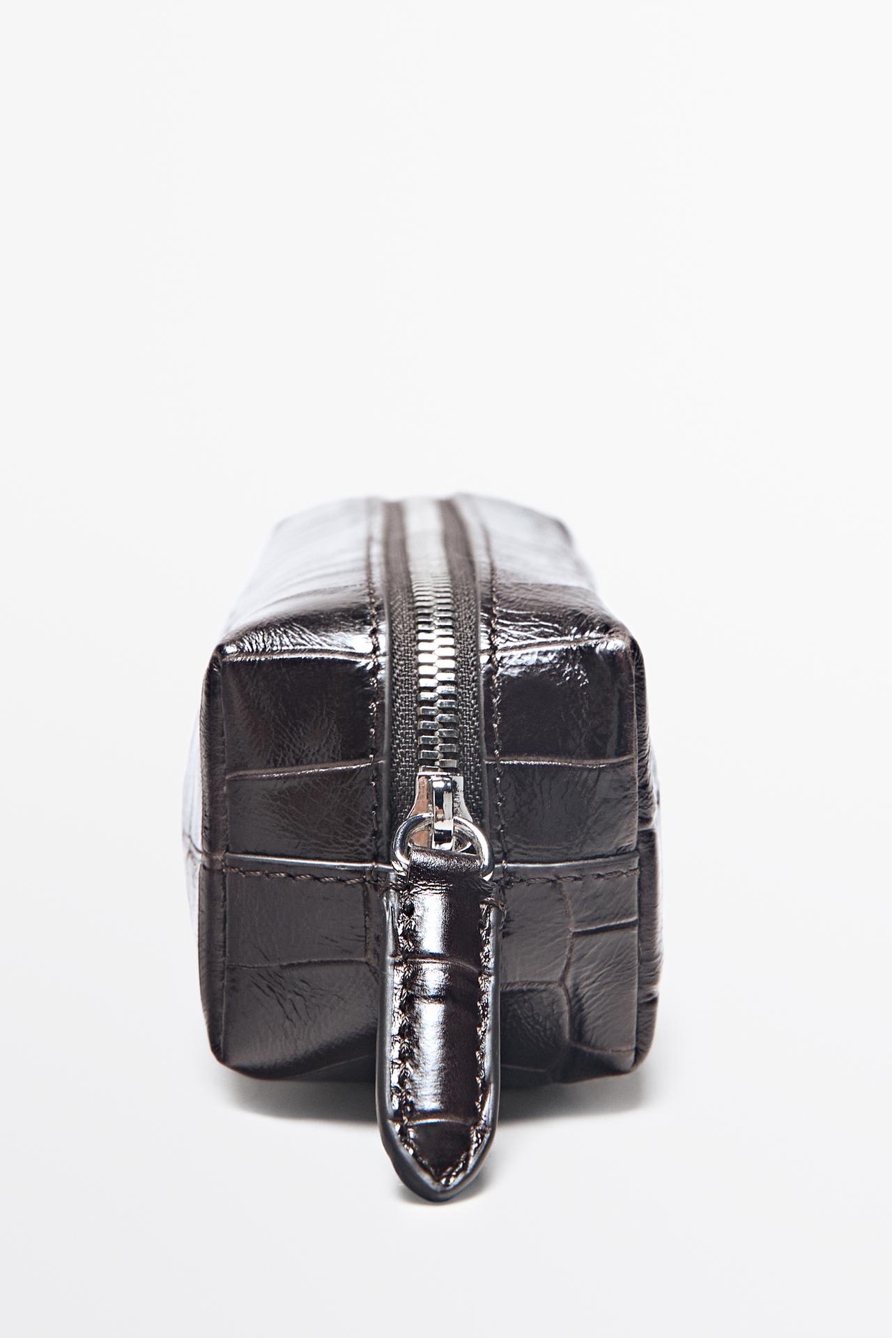Textured leather case — BROWN