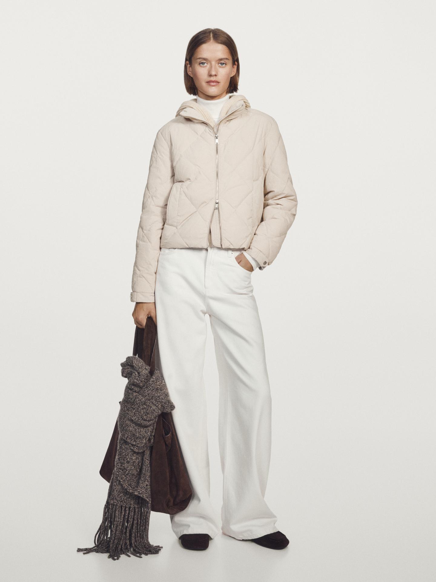 Short water-repellent down jacket