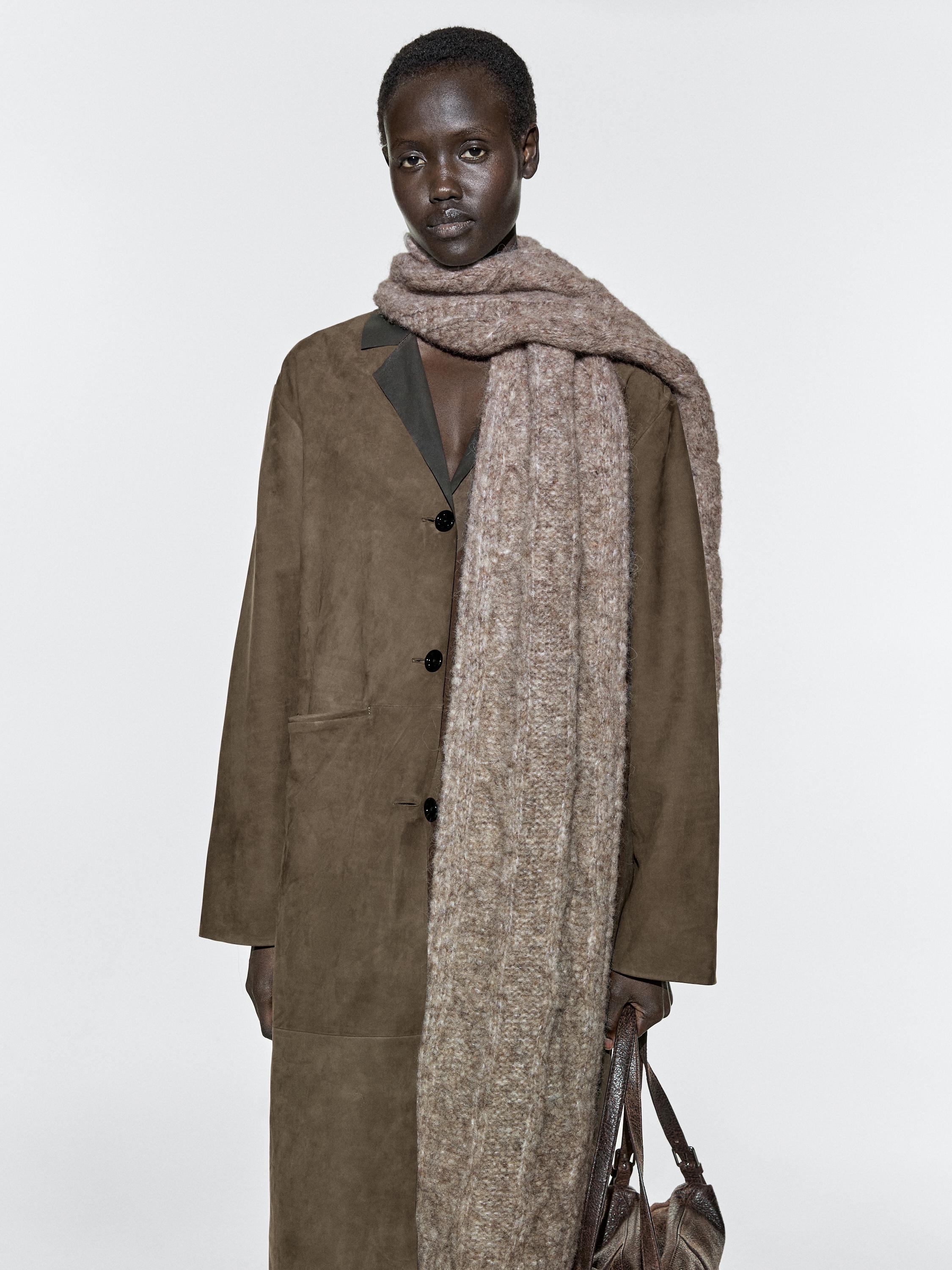 Šal od mešavine alpake sa pletenicama