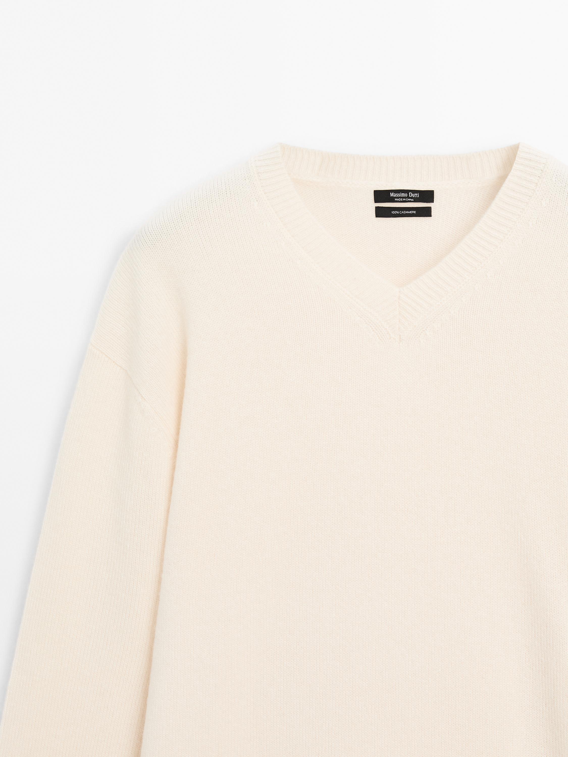 Pull oversize col en V cachemire