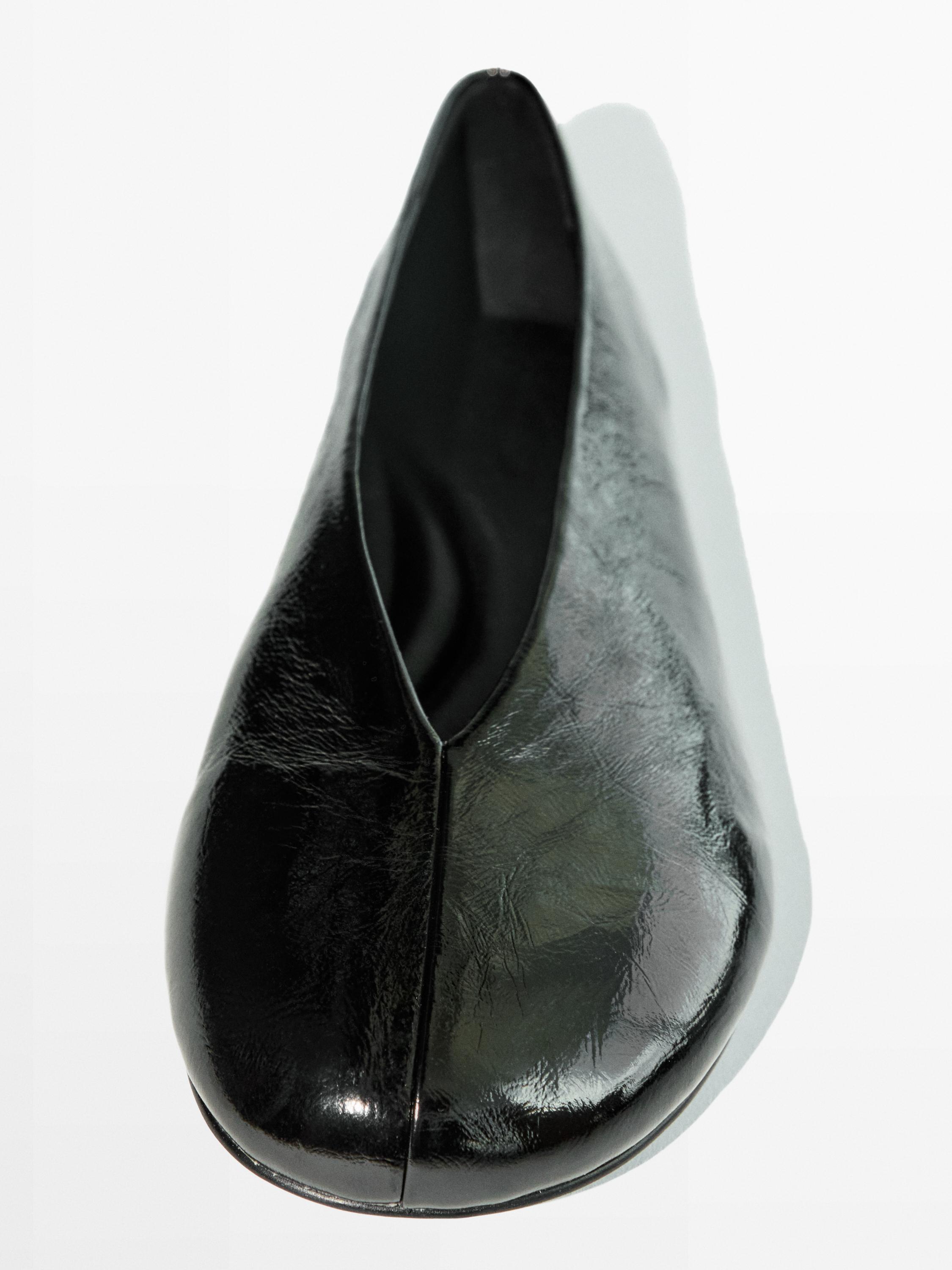 Shiny soft leather ballet flats